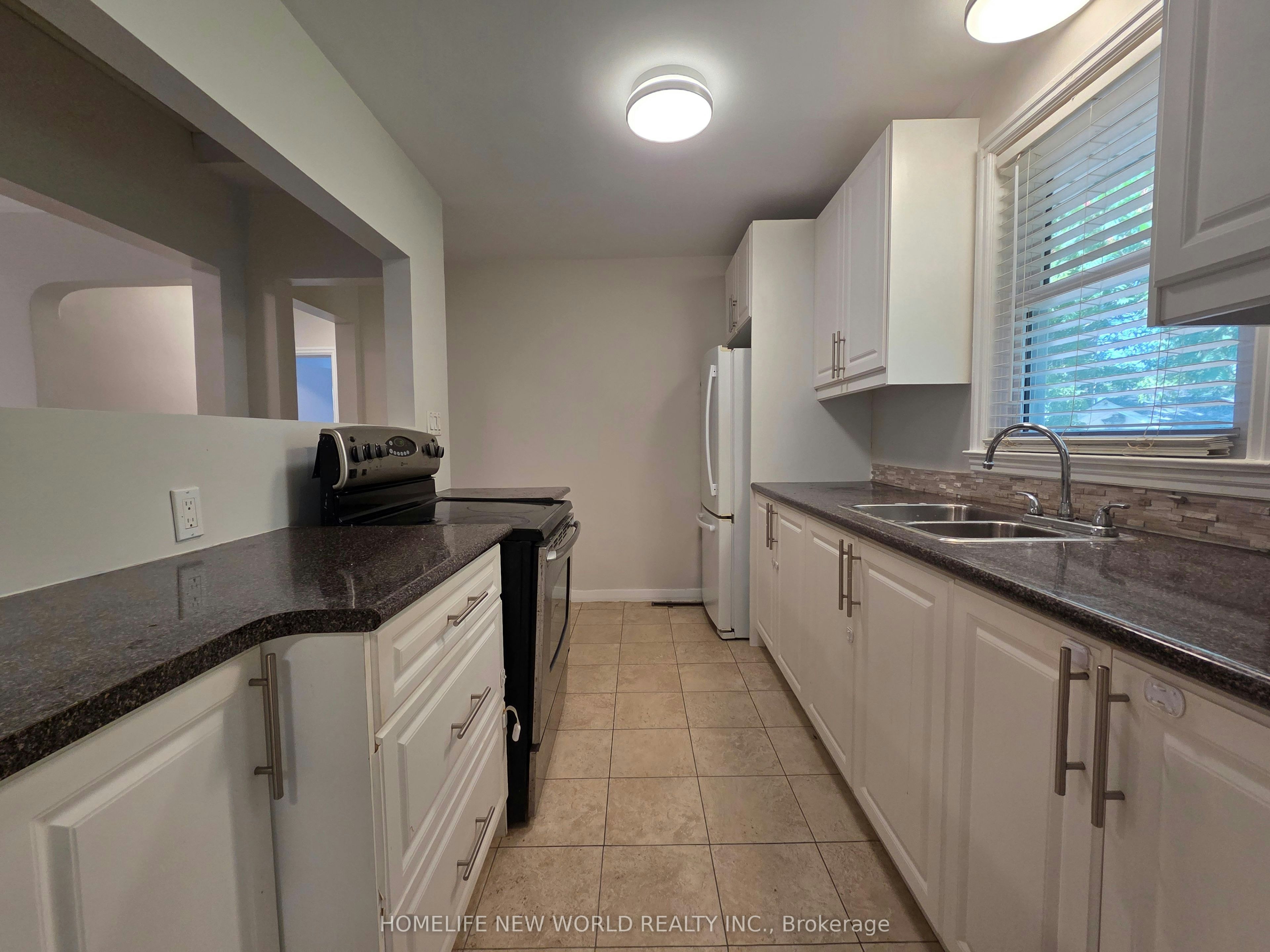 Main-544 Mary Street E, Whitby, ON, L1N 2R3 - 6
