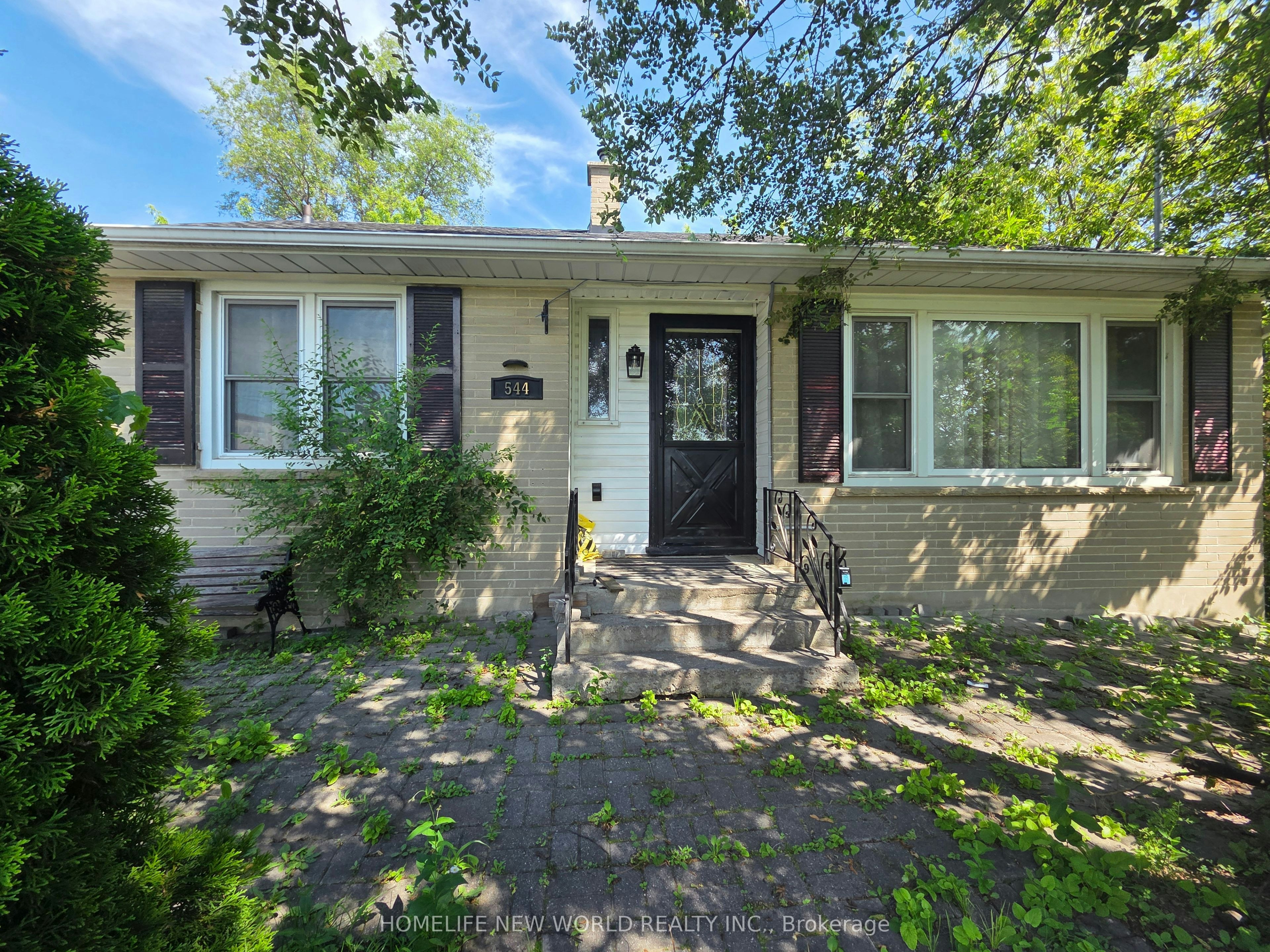 Main-544 Mary Street E, Whitby, ON, L1N 2R3