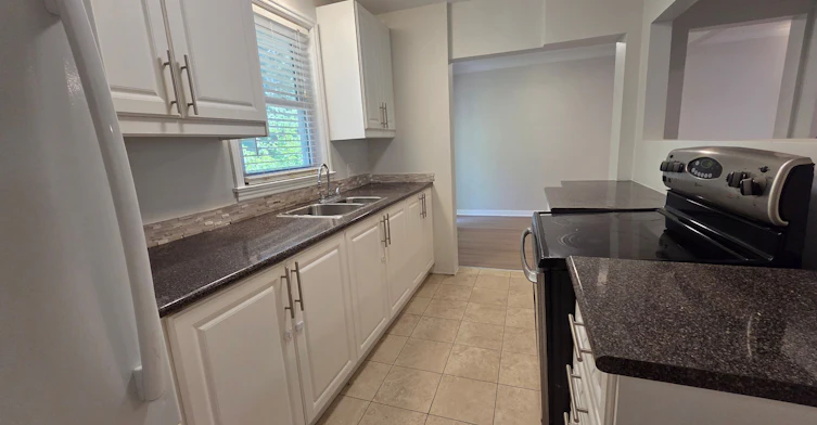 Main-544 Mary Street E, Whitby, ON, L1N 2R3 - 7
