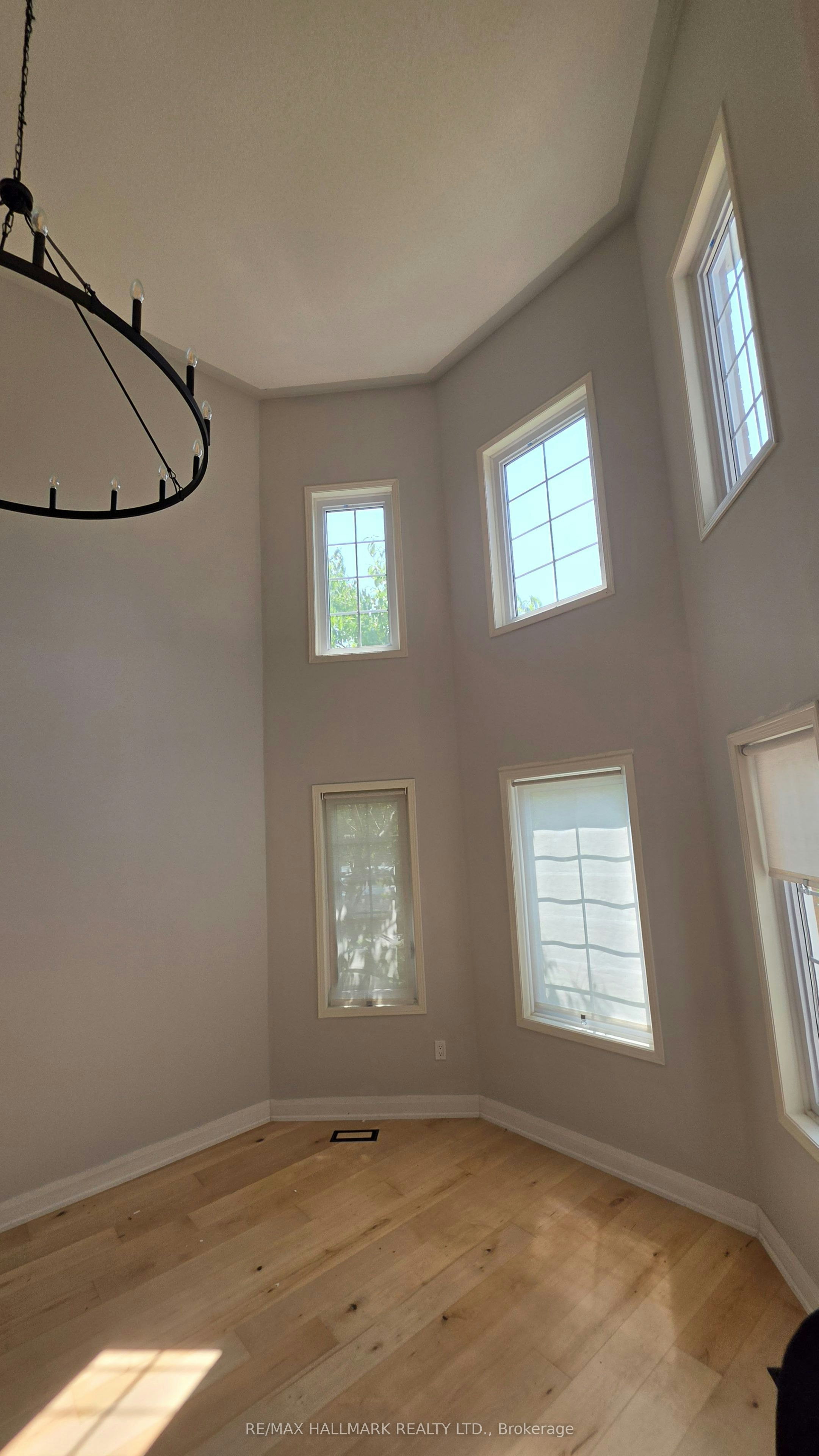 39 Pogson Drive, Whitby, ON, L1R 2H9 - 4
