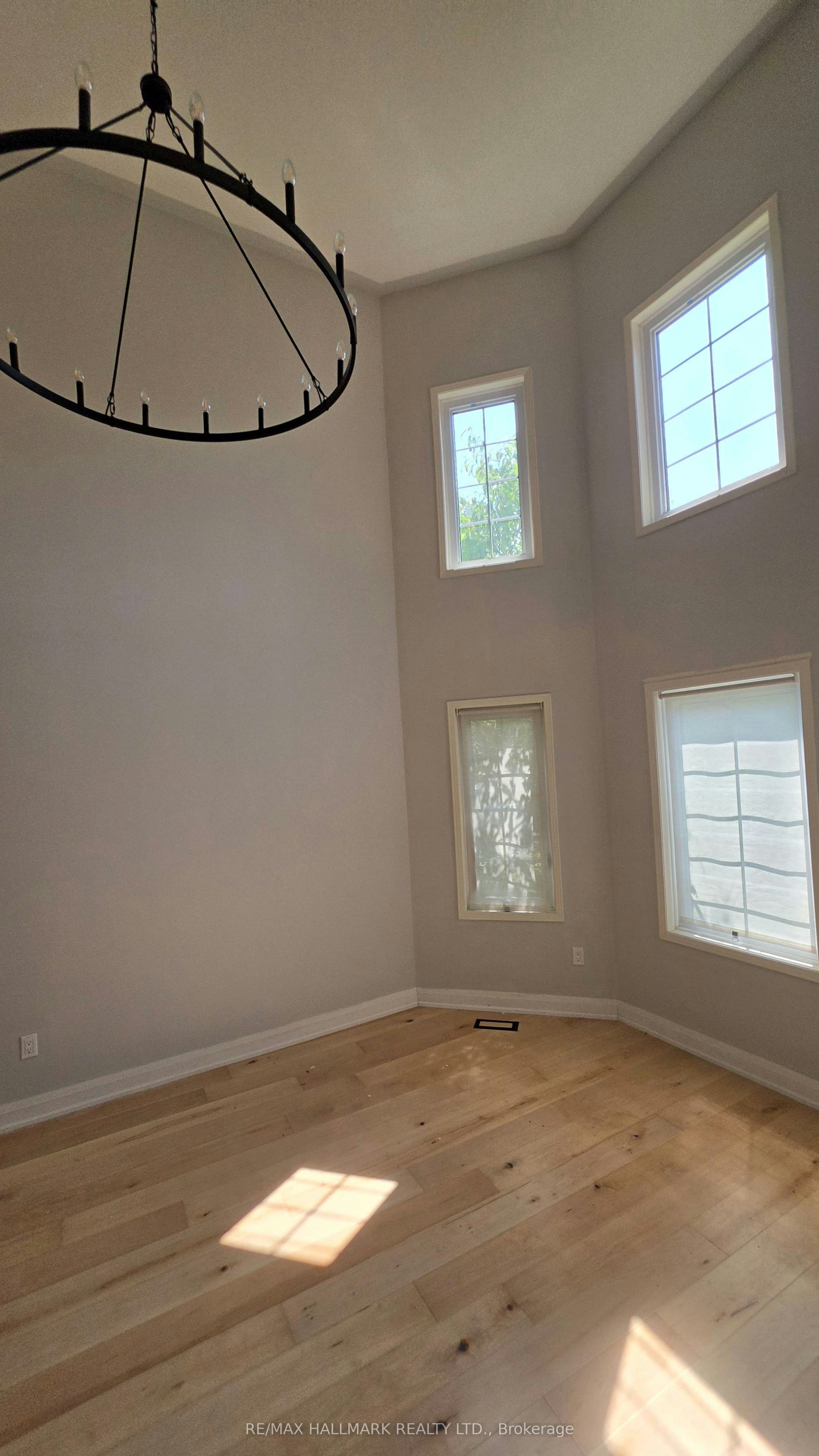 39 Pogson Drive, Whitby, ON, L1R 2H9 - 5