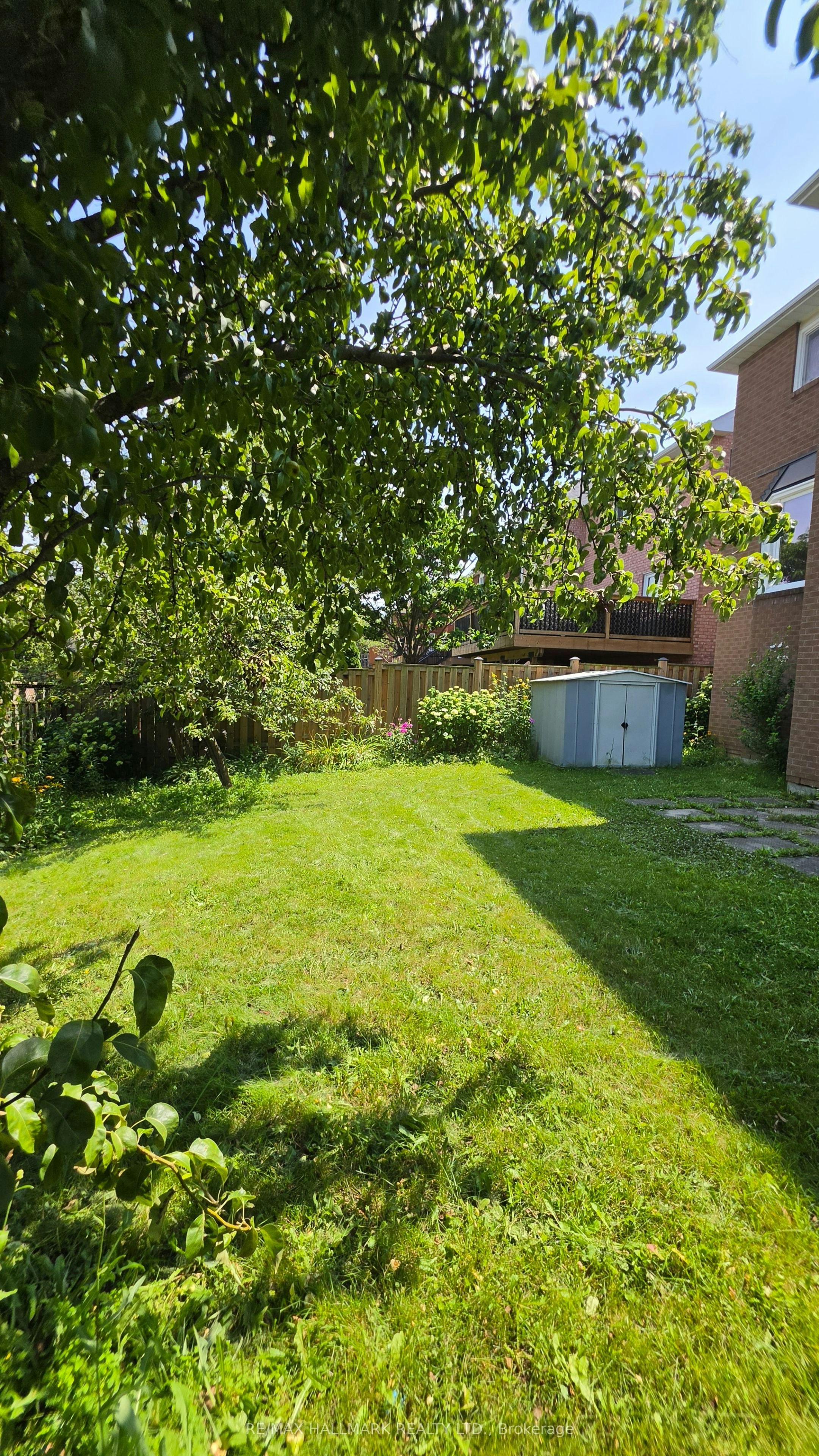 39 Pogson Drive, Whitby, ON, L1R 2H9 - 39