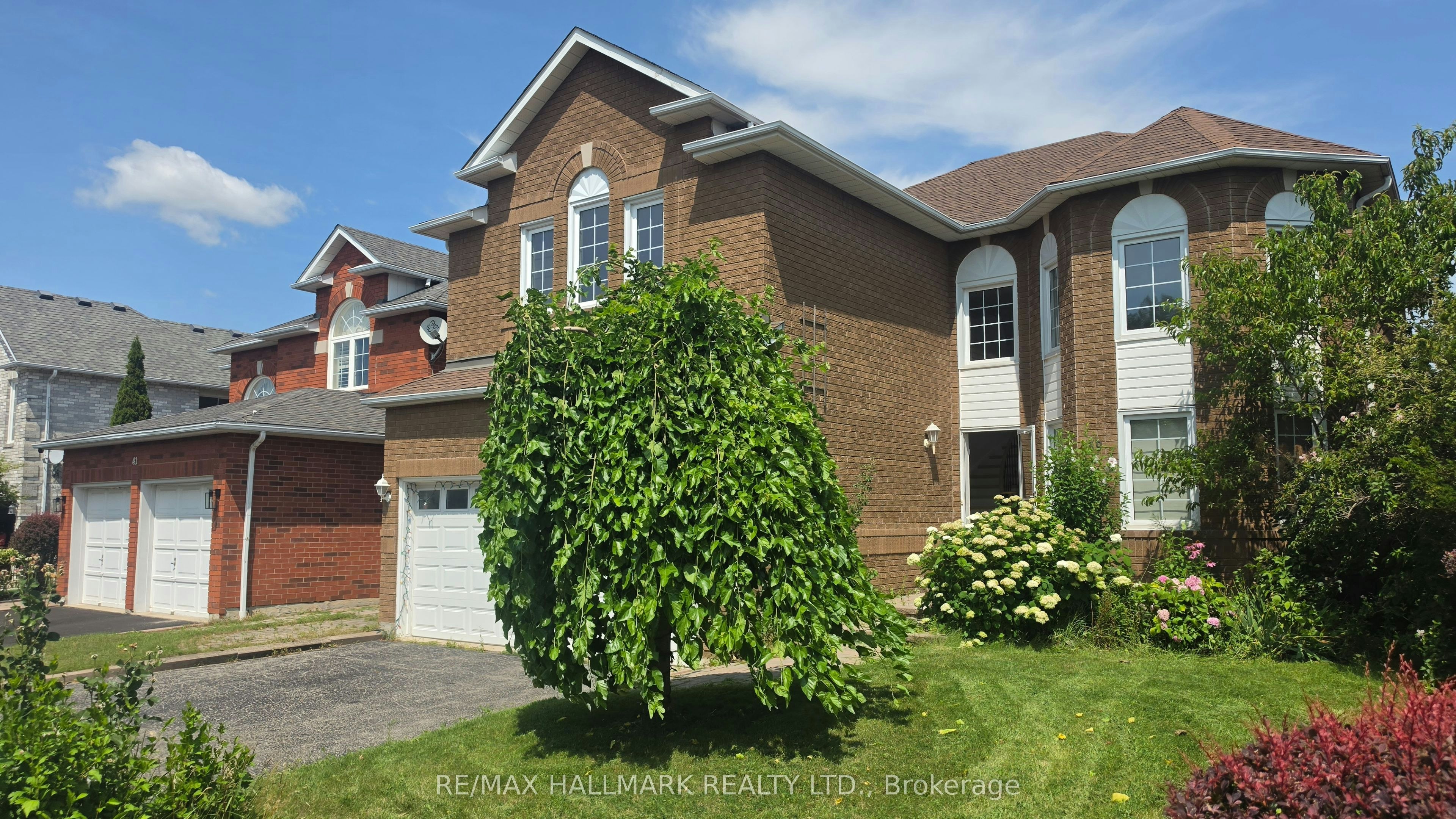 39 Pogson Drive, Whitby, ON, L1R 2H9 - 2