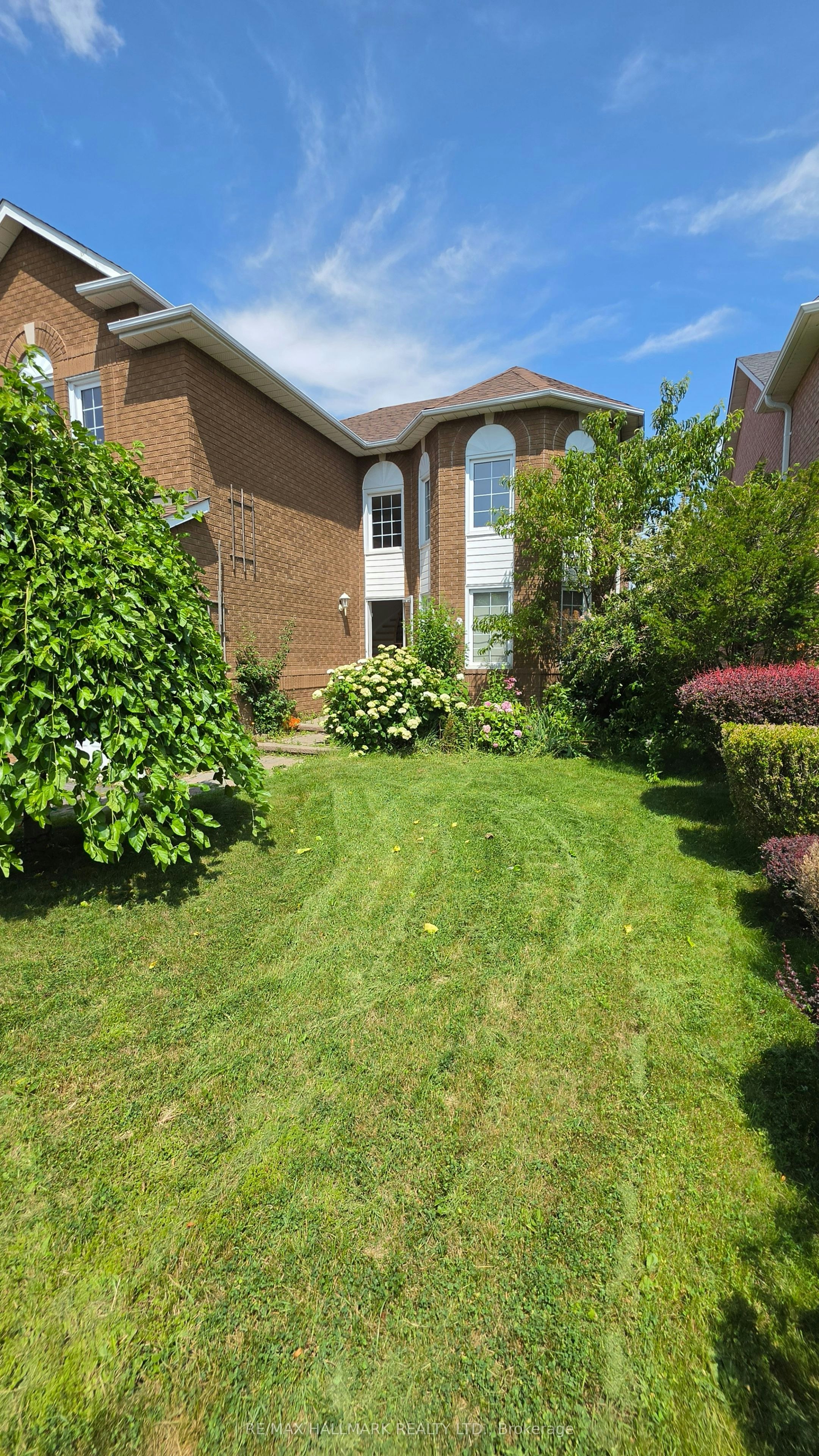 39 Pogson Drive, Whitby, ON, L1R 2H9 - 3