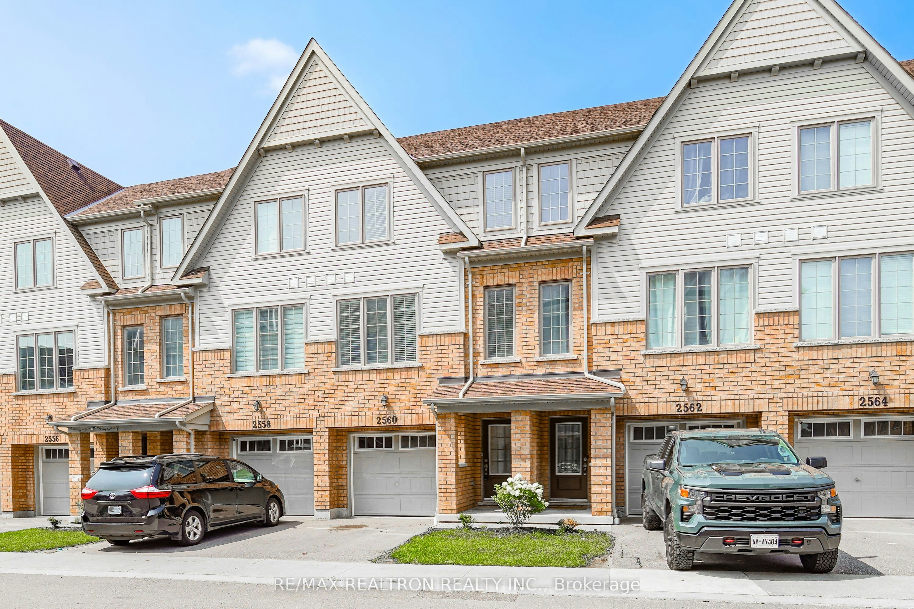 2560 Earleville Path, Oshawa, ON, L1L 0P9 - 2