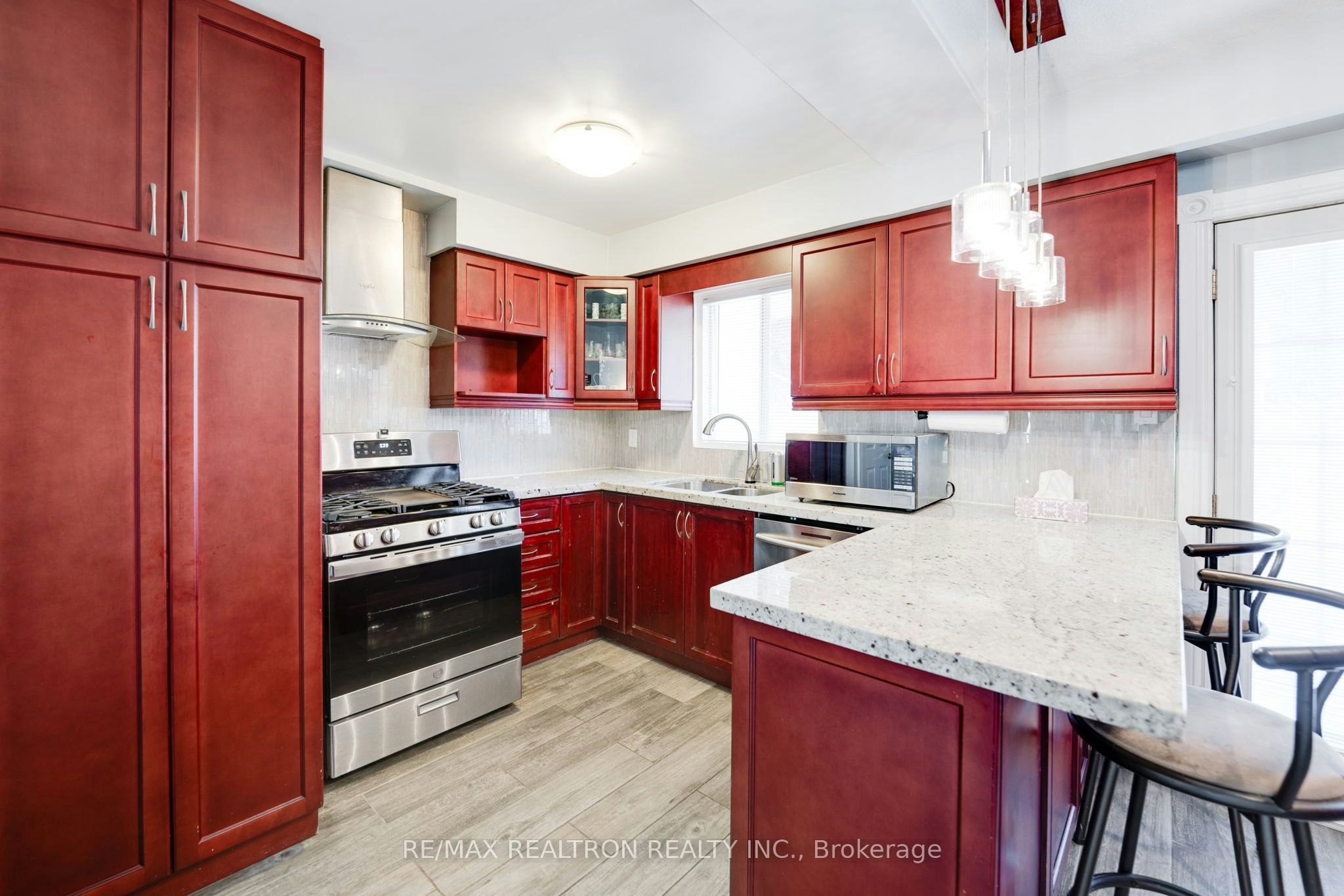 1 Harrison Court, Whitby, ON, L1N 6E2 - 11