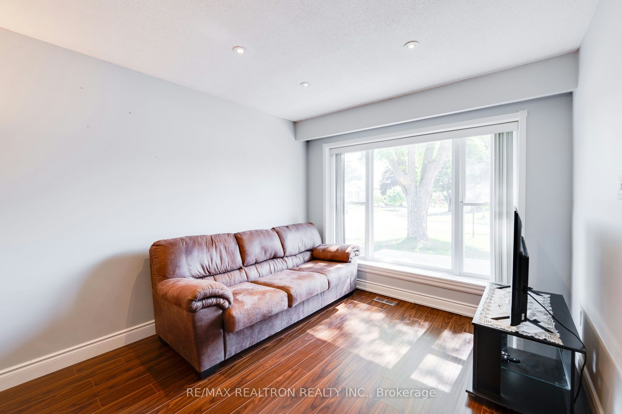 1 Harrison Court, Whitby, ON, L1N 6E2 - 7