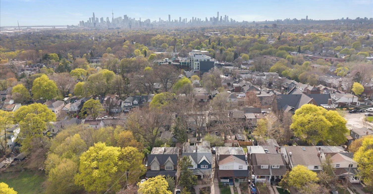 44 Beach View Crescent, Toronto, ON, M4E 2L5 - 44