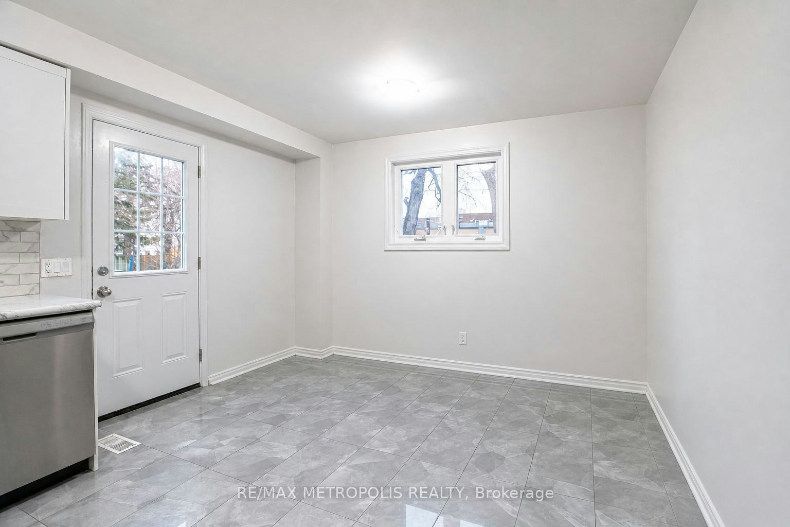 1098 Cedar Street, Oshawa, ON, L1J 3R9 - 9