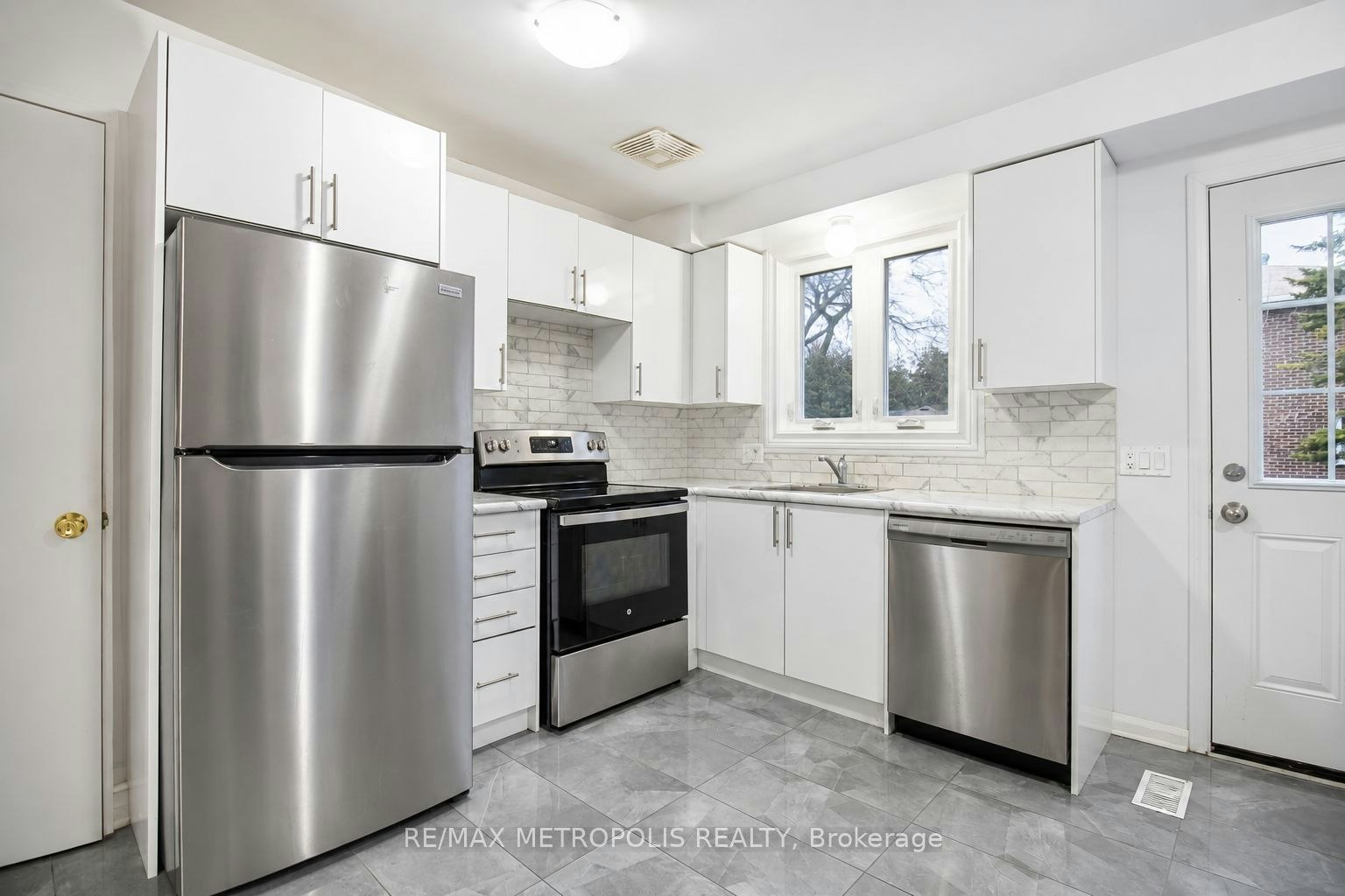 1098 Cedar Street, Oshawa, ON, L1J 3R9 - 6