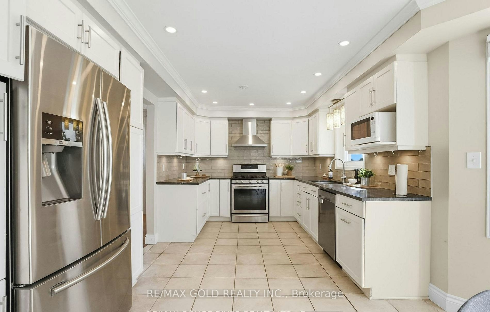 38 Silverbirch Place, Whitby, ON, L1R 1X6