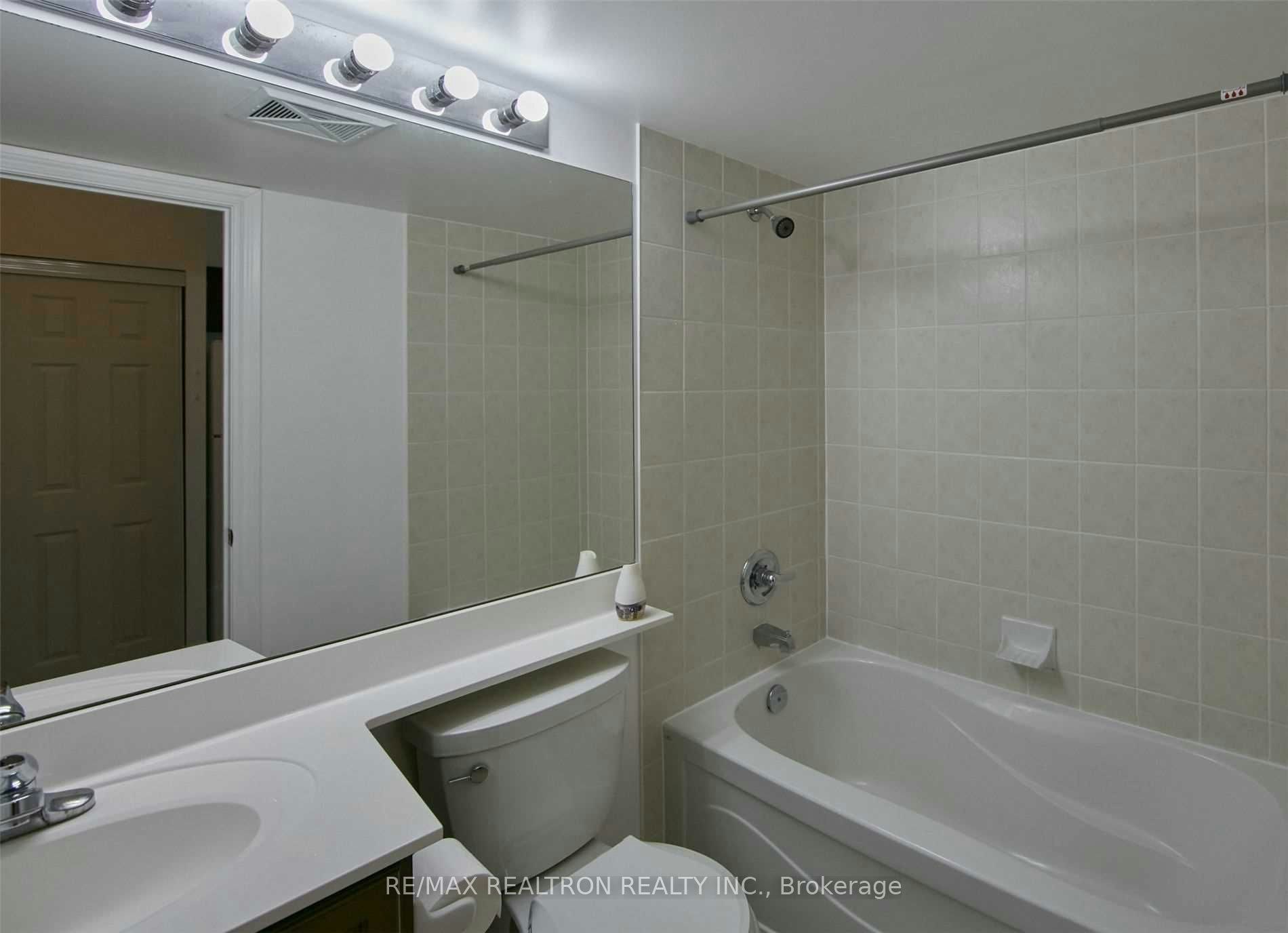 1602-60 Town Centre Court, Toronto, ON, M1P 0B1 - 4