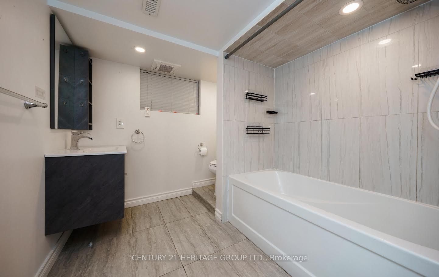 203 Hibbert Avenue, Oshawa, ON, L1J 1V4 - 23