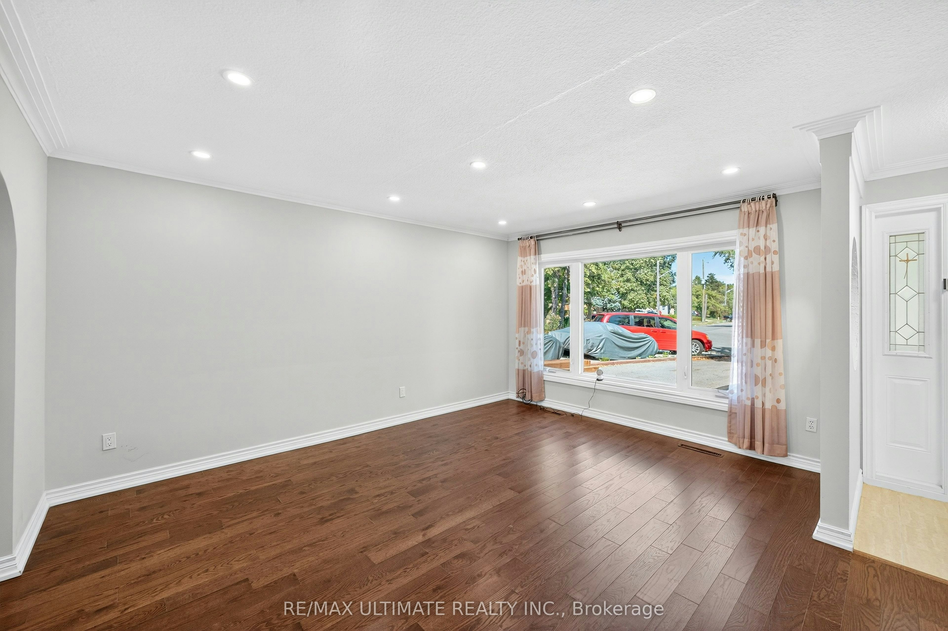 50 Charlemont Crescent, Toronto, ON, M1T 1M4 - 4
