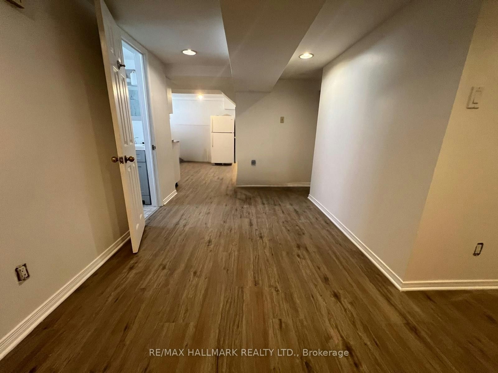Lower-202 Heward Avenue, Toronto, ON, M4M 2T7 - 6