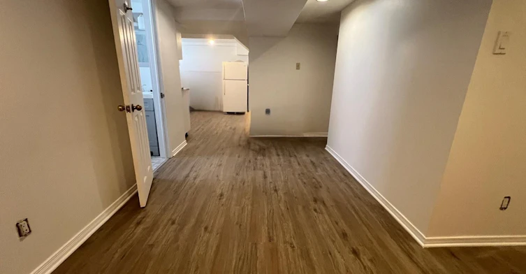 Lower-202 Heward Avenue, Toronto, ON, M4M 2T7 - 6