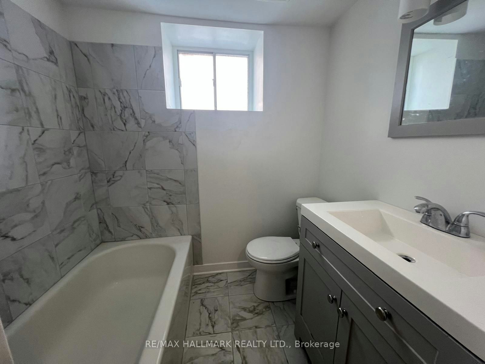 Lower-202 Heward Avenue, Toronto, ON, M4M 2T7 - 7