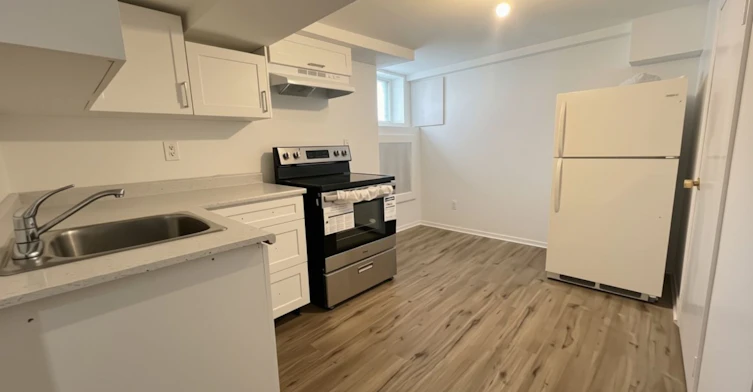 Lower-202 Heward Avenue, Toronto, ON, M4M 2T7 - 8
