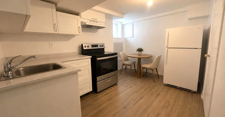Lower-202 Heward Avenue, Toronto, ON, M4M 2T7 - 9