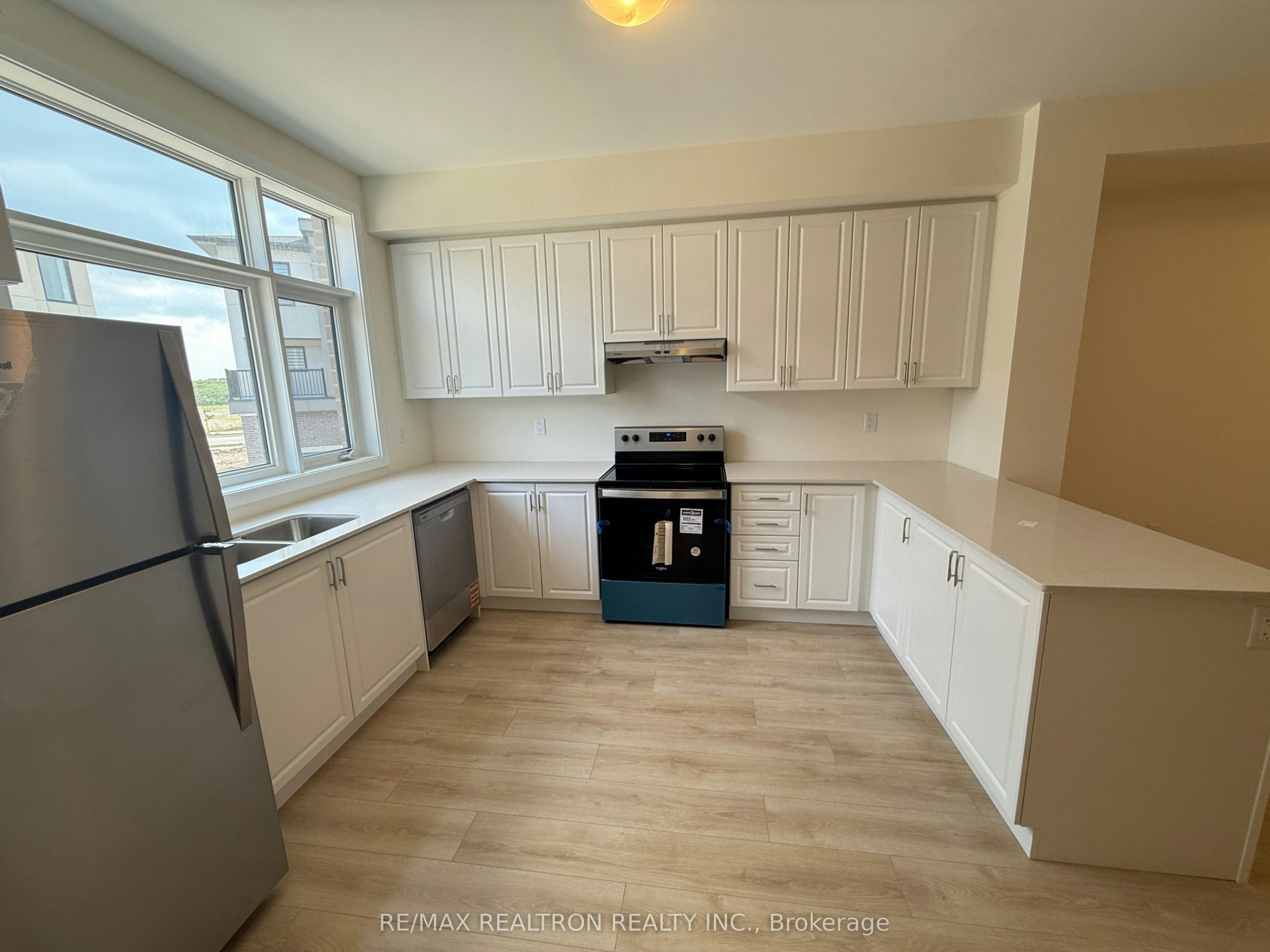 1206-1695 Dersan Street E, Pickering, ON, L1X 0S9 - 5
