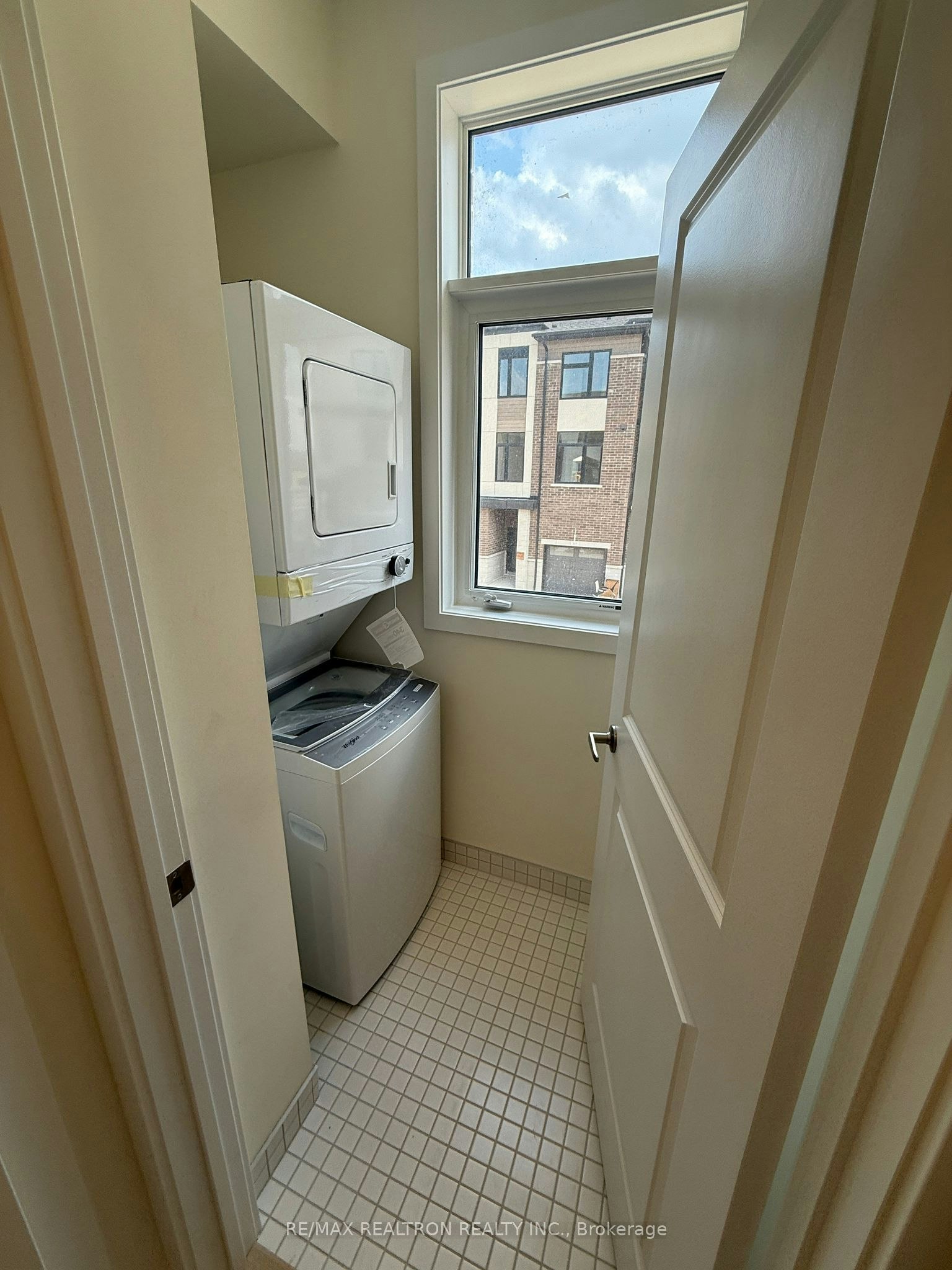 1206-1695 Dersan Street E, Pickering, ON, L1X 0S9 - 9