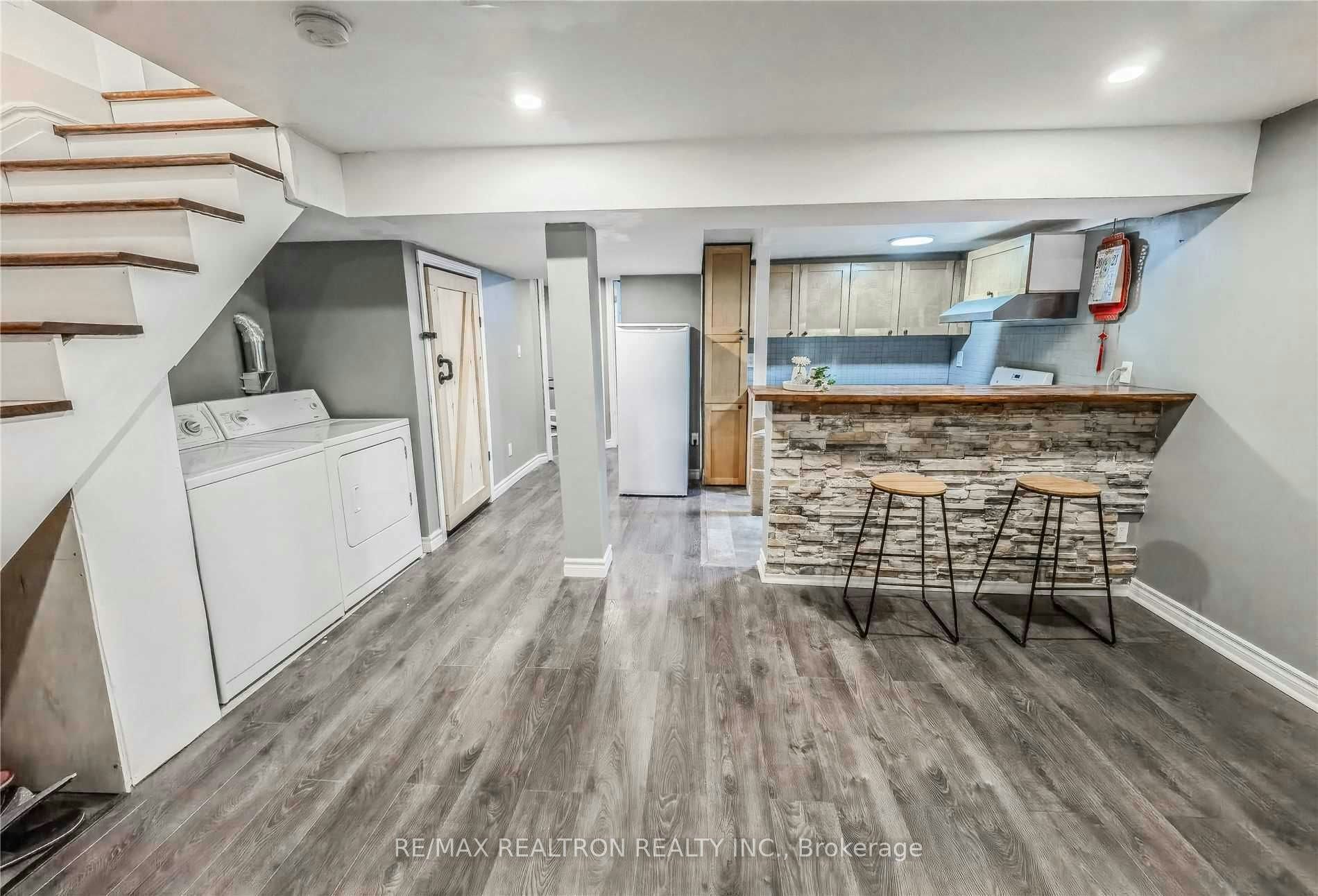 7 Barnwell Drive, Toronto, ON, M1V 1Y7 - 2