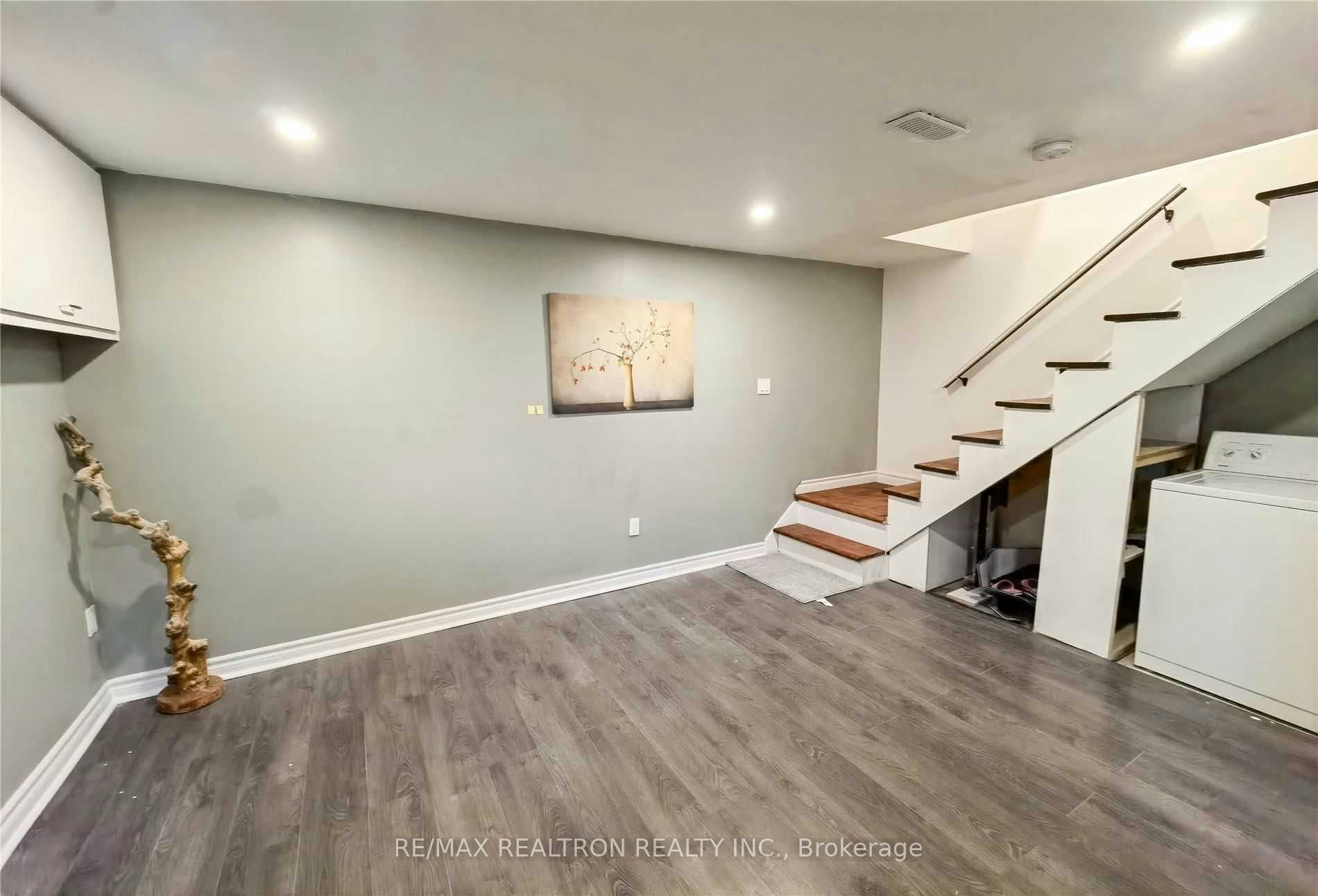 7 Barnwell Drive, Toronto, ON, M1V 1Y7 - 3