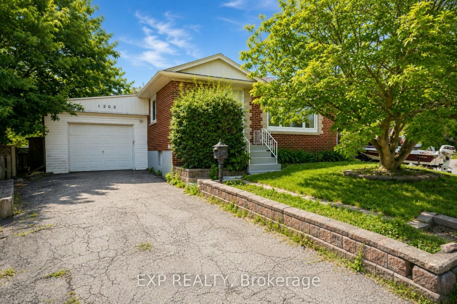 1202 Sun Valley Court, Oshawa, ON, L1J 3N2