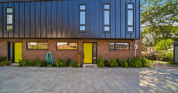South Unit-389R Leslie Street, Toronto, ON, M4M 3E3