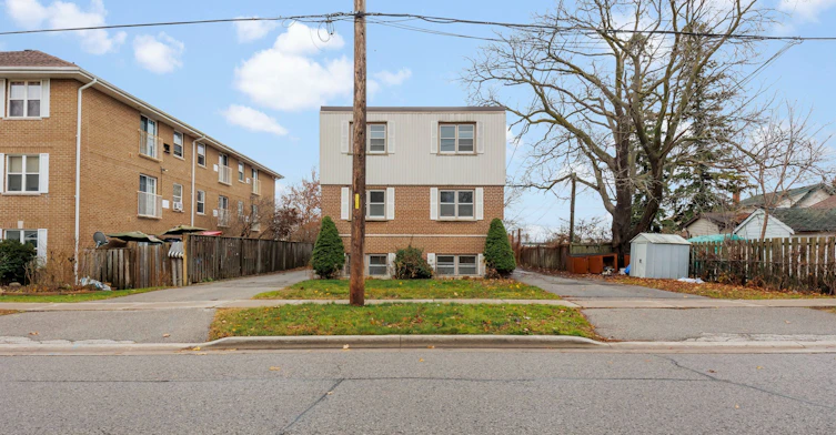 Unit 3-383 Buena Vista Avenue, Oshawa, ON, L1J 2M6