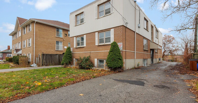 Unit 3-383 Buena Vista Avenue, Oshawa, ON, L1J 2M6 - 2