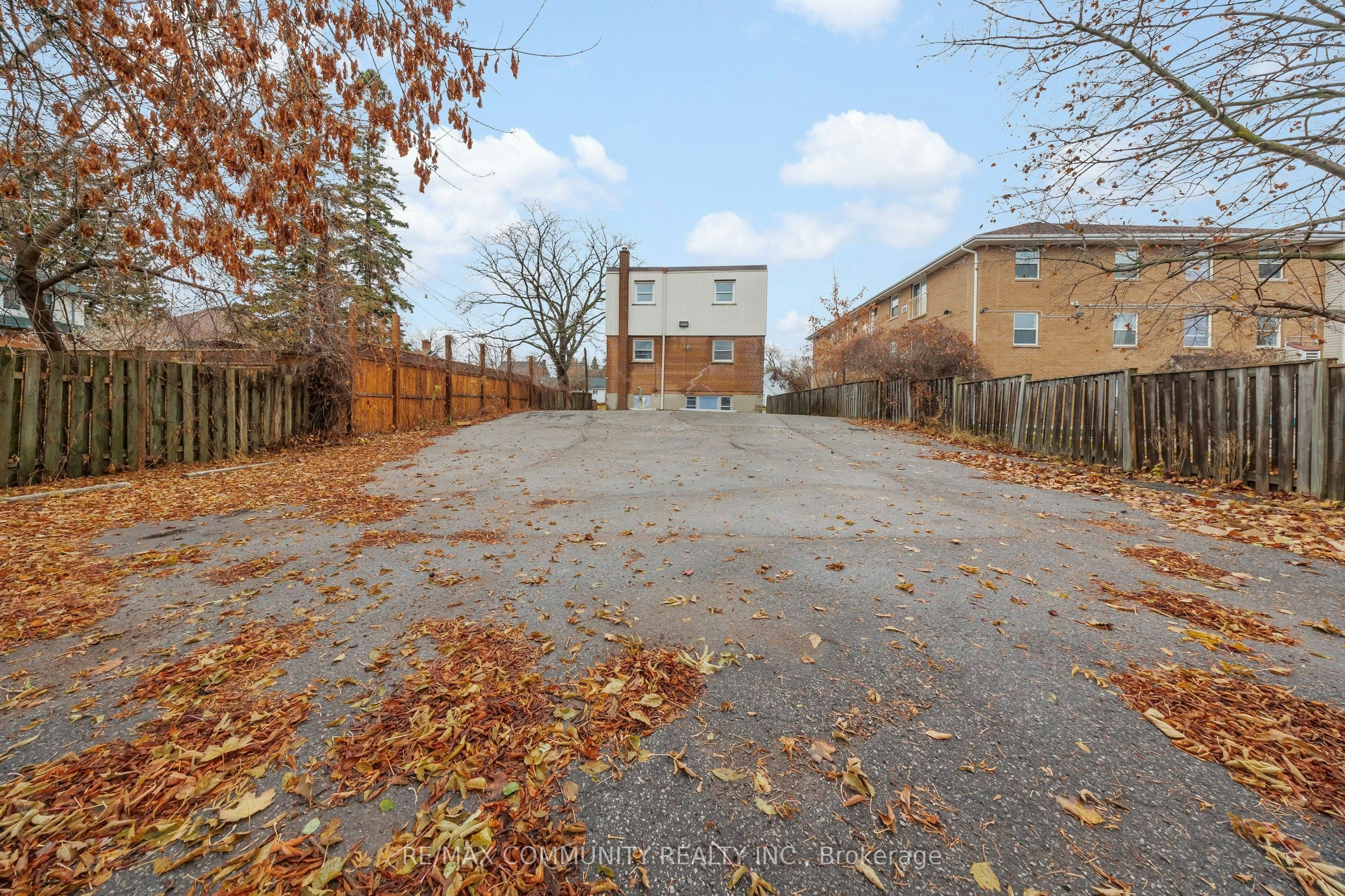 Unit 3-383 Buena Vista Avenue, Oshawa, ON, L1J 2M6 - 4