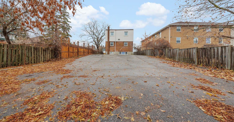 Unit 3-383 Buena Vista Avenue, Oshawa, ON, L1J 2M6 - 4
