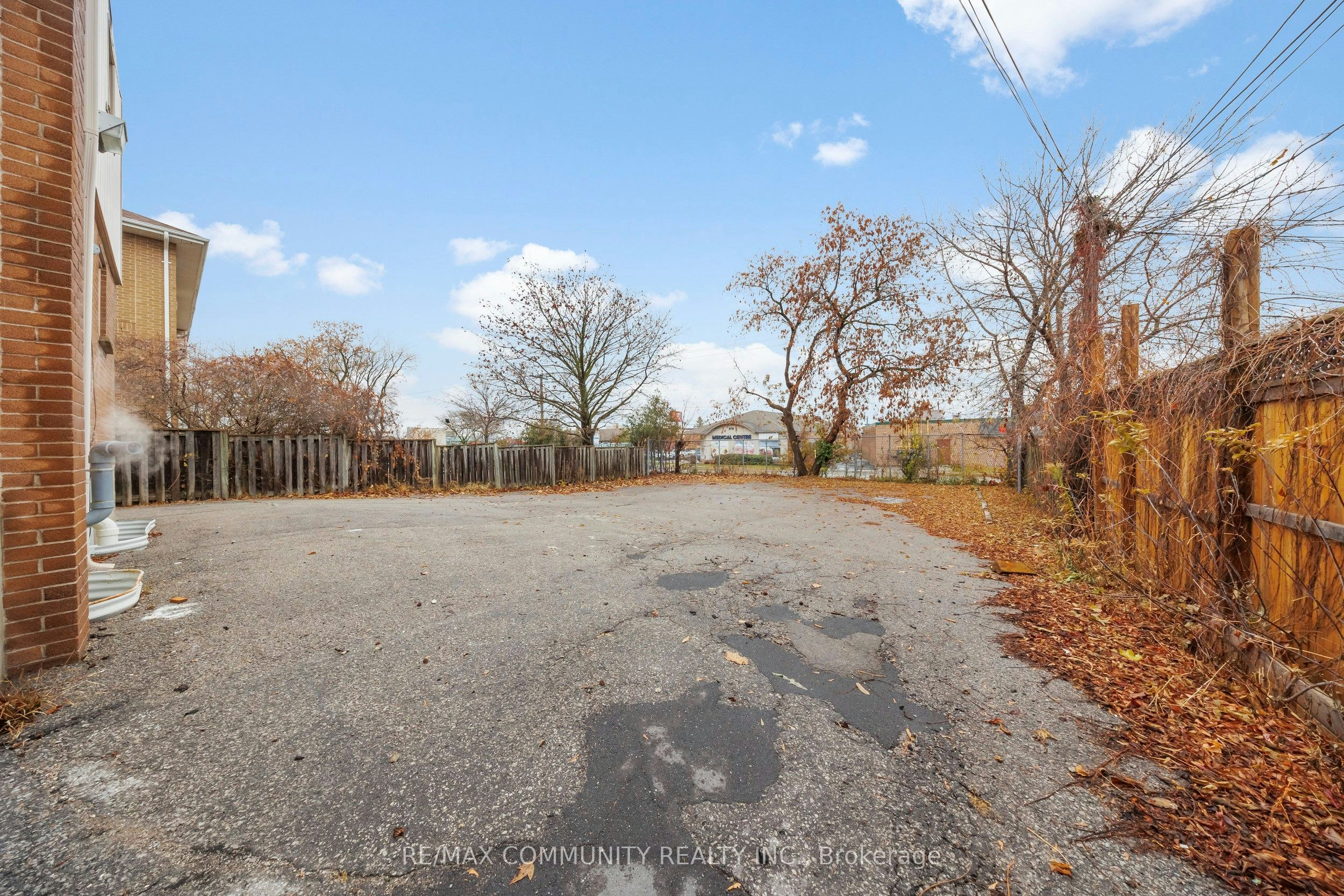 Unit 3-383 Buena Vista Avenue, Oshawa, ON, L1J 2M6 - 3