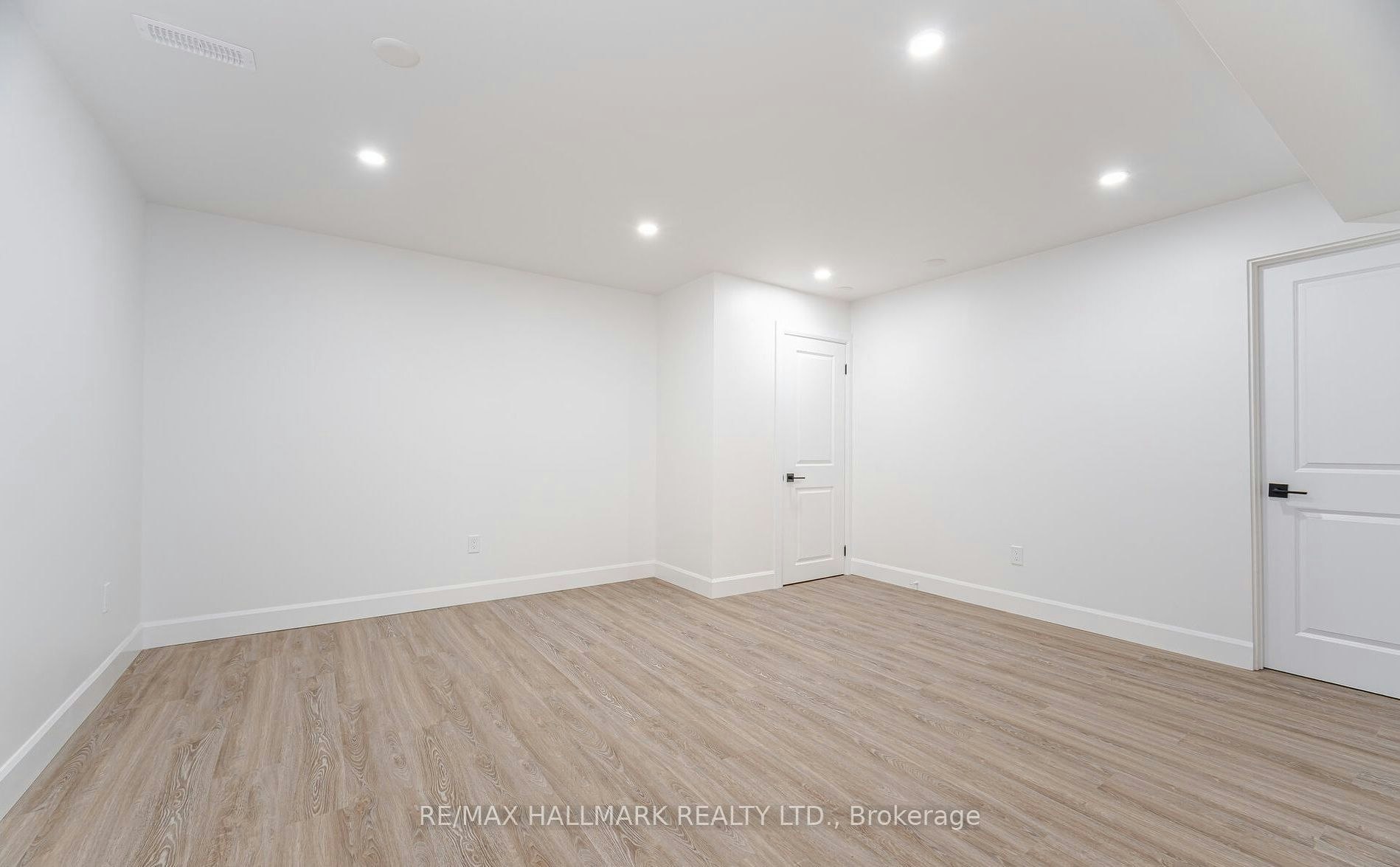 283 Porter Lower Level Street, Oshawa, ON, L1J 1N3 - 6