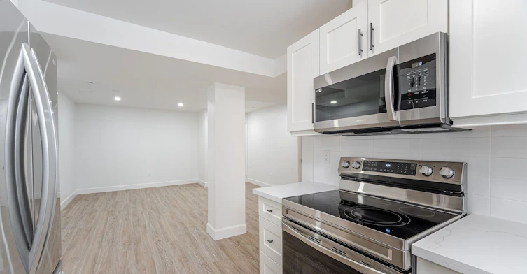 283 Porter Lower Level Street, Oshawa, ON, L1J 1N3