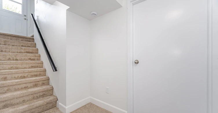 283 Porter Lower Level Street, Oshawa, ON, L1J 1N3 - 2