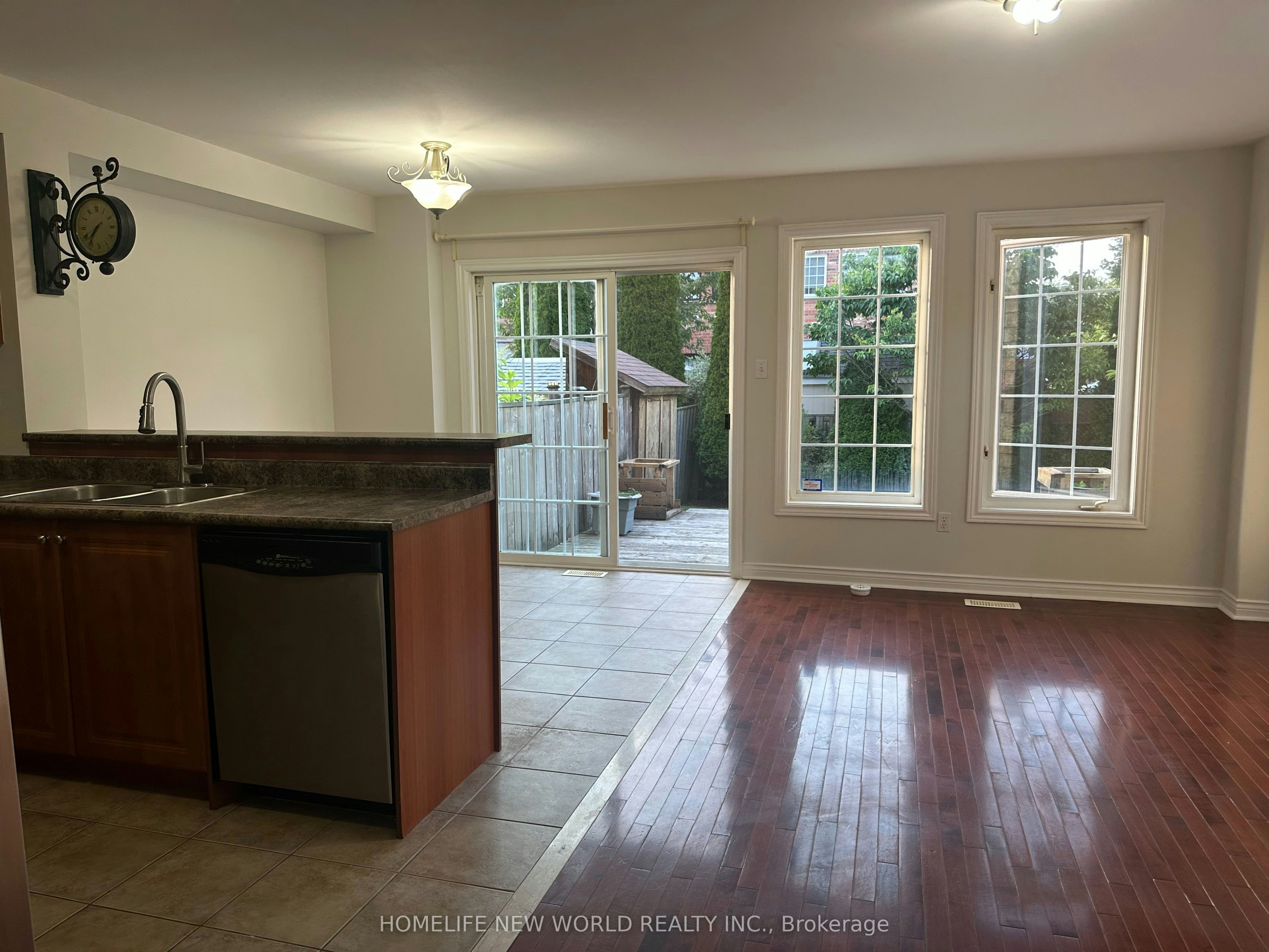 38 Gateway Court, Whitby, ON, L1R 3M9 - 2