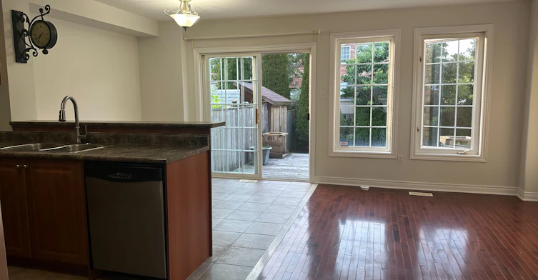 38 Gateway Court, Whitby, ON, L1R 3M9 - 2