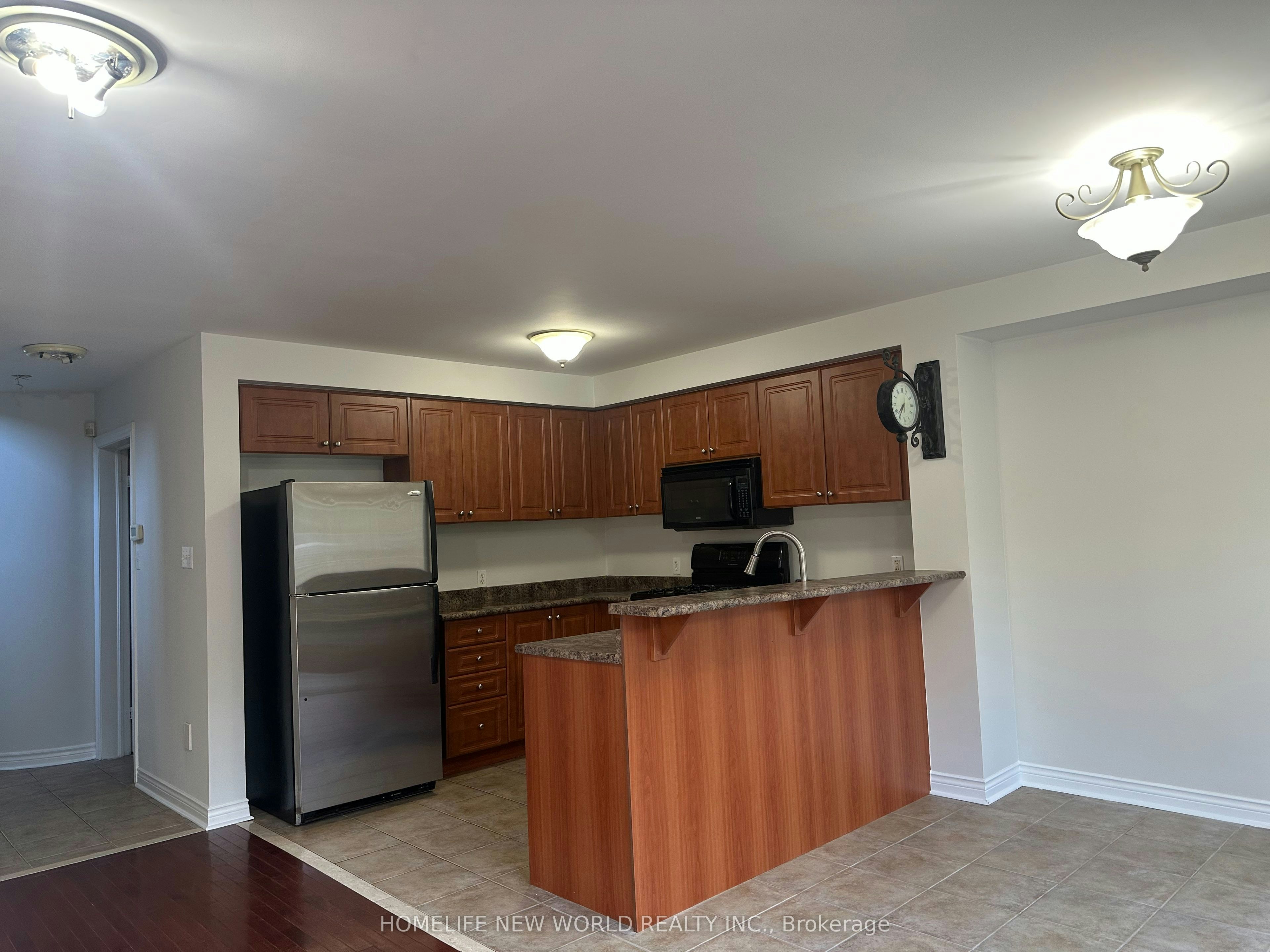 38 Gateway Court, Whitby, ON, L1R 3M9 - 3