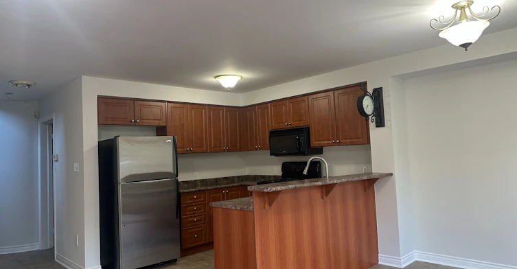 38 Gateway Court, Whitby, ON, L1R 3M9 - 3