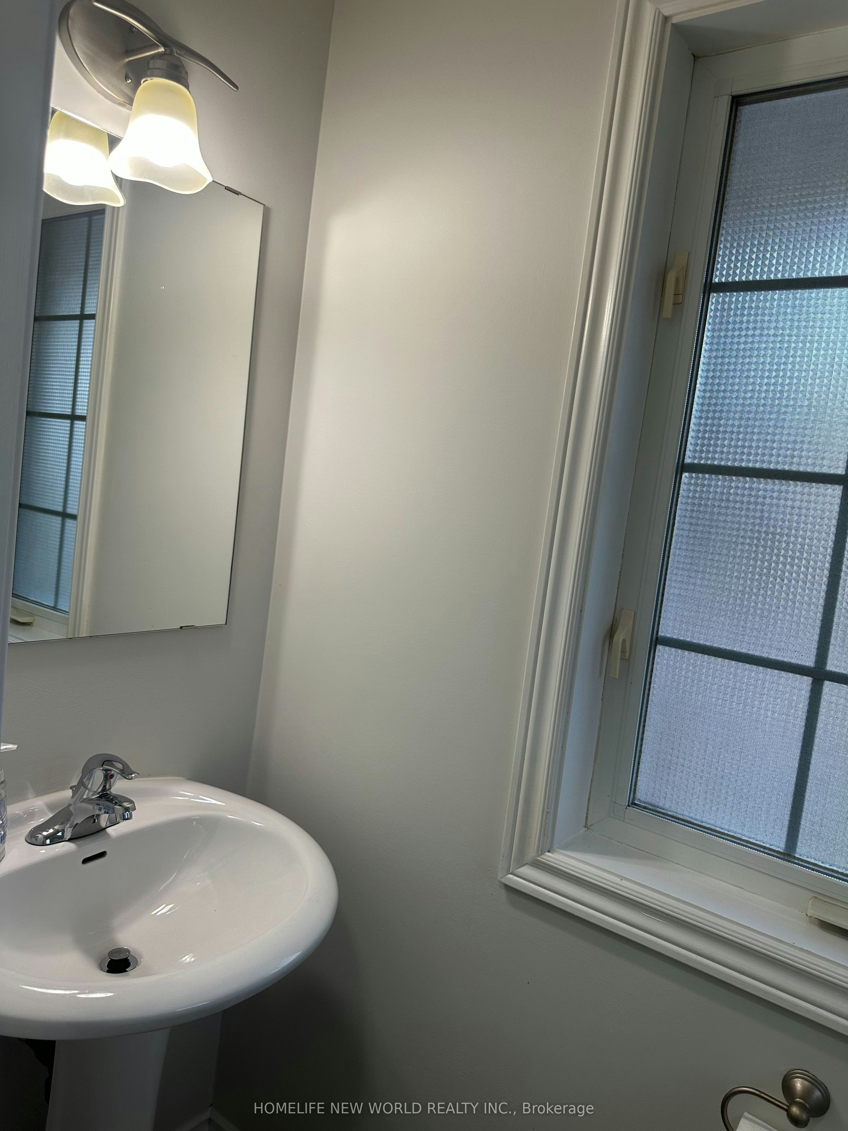 38 Gateway Court, Whitby, ON, L1R 3M9 - 4