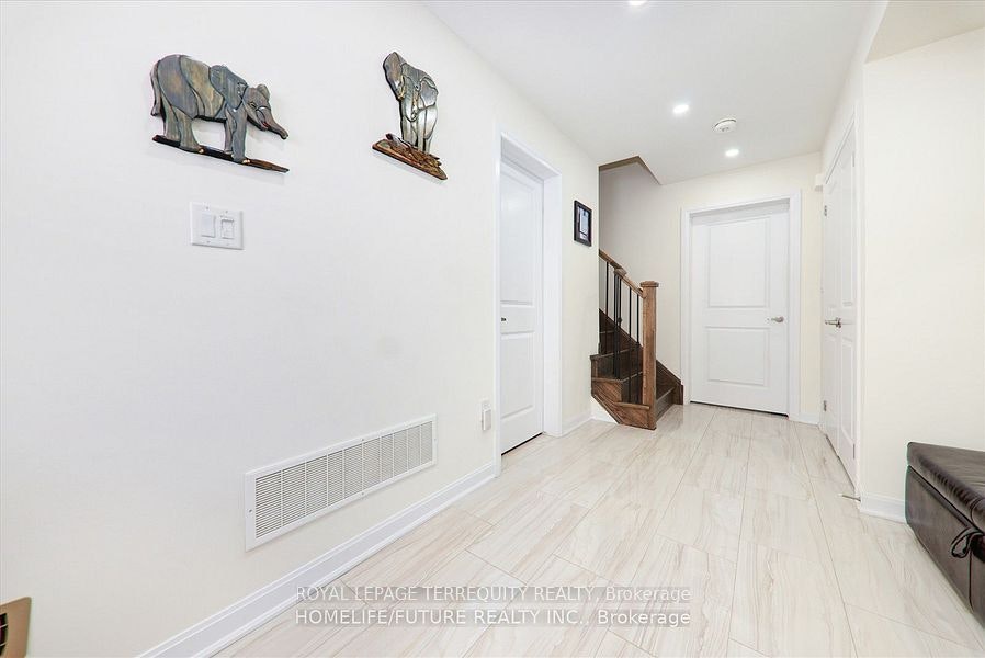 2412 Fall Harvest Crescent, Pickering, ON, L1X 0G2 - 4