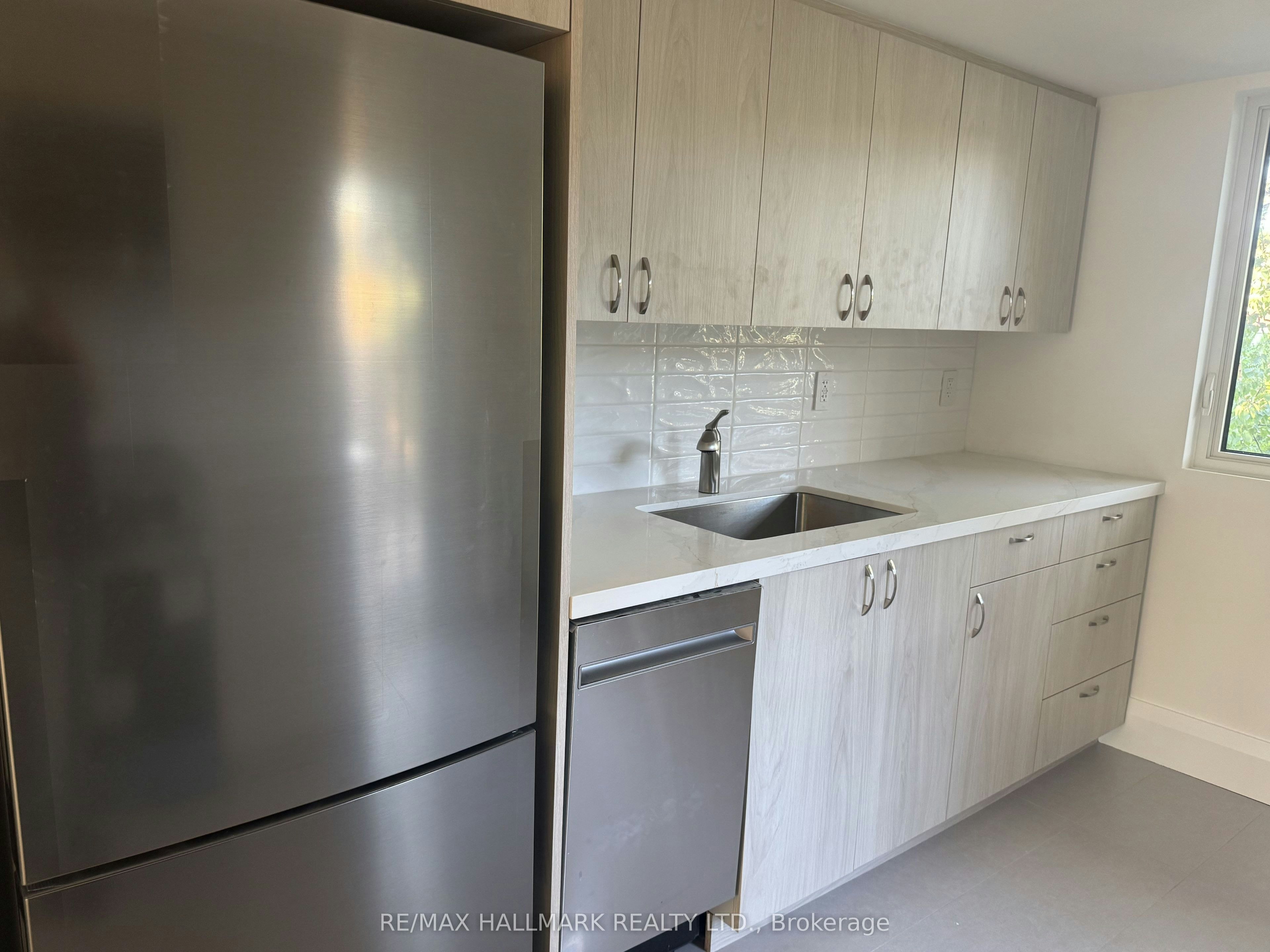 Upper-553 Broadview Avenue, Toronto, ON, M4K 2N7 - 19