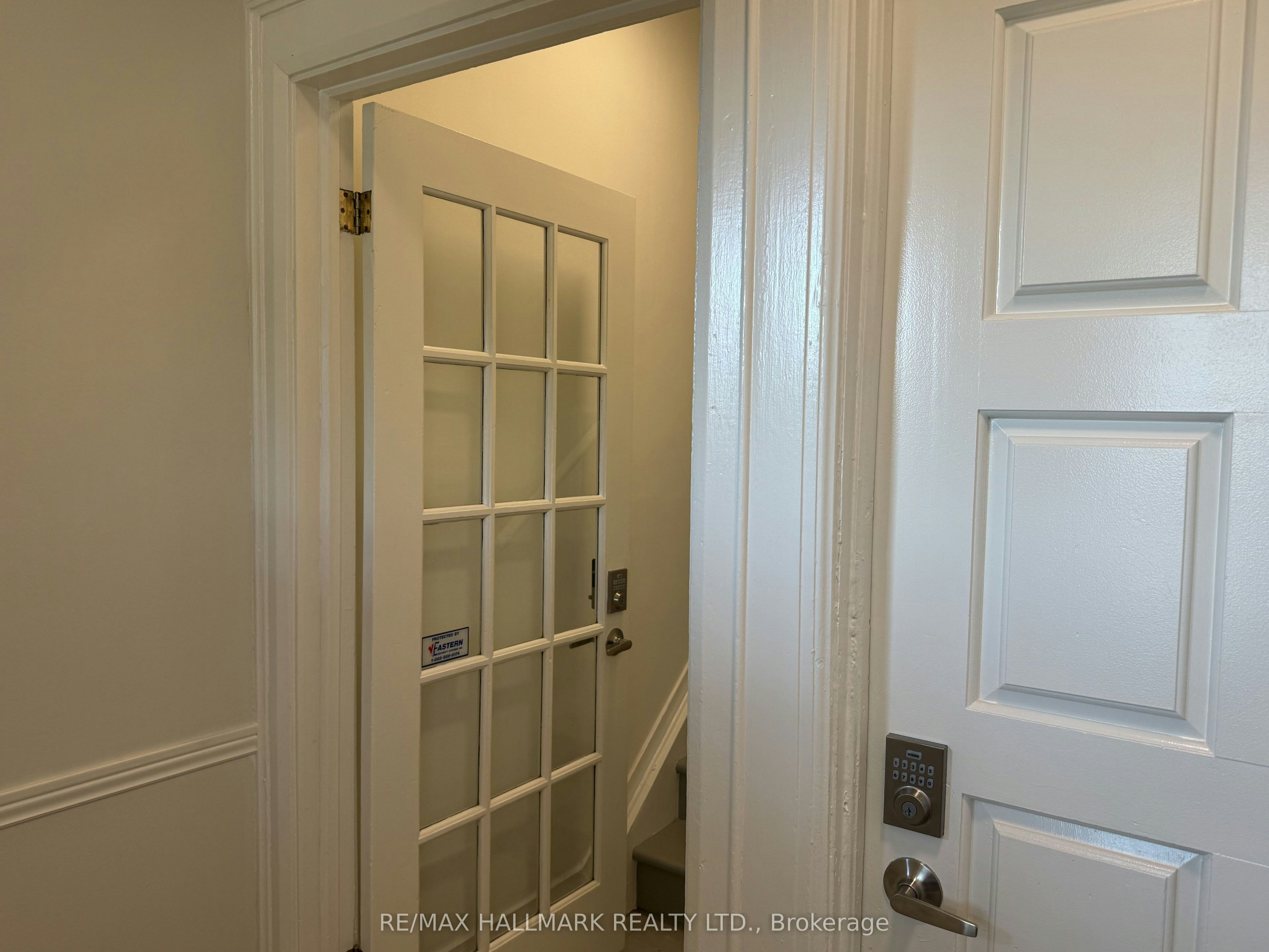 Upper-553 Broadview Avenue, Toronto, ON, M4K 2N7 - 3