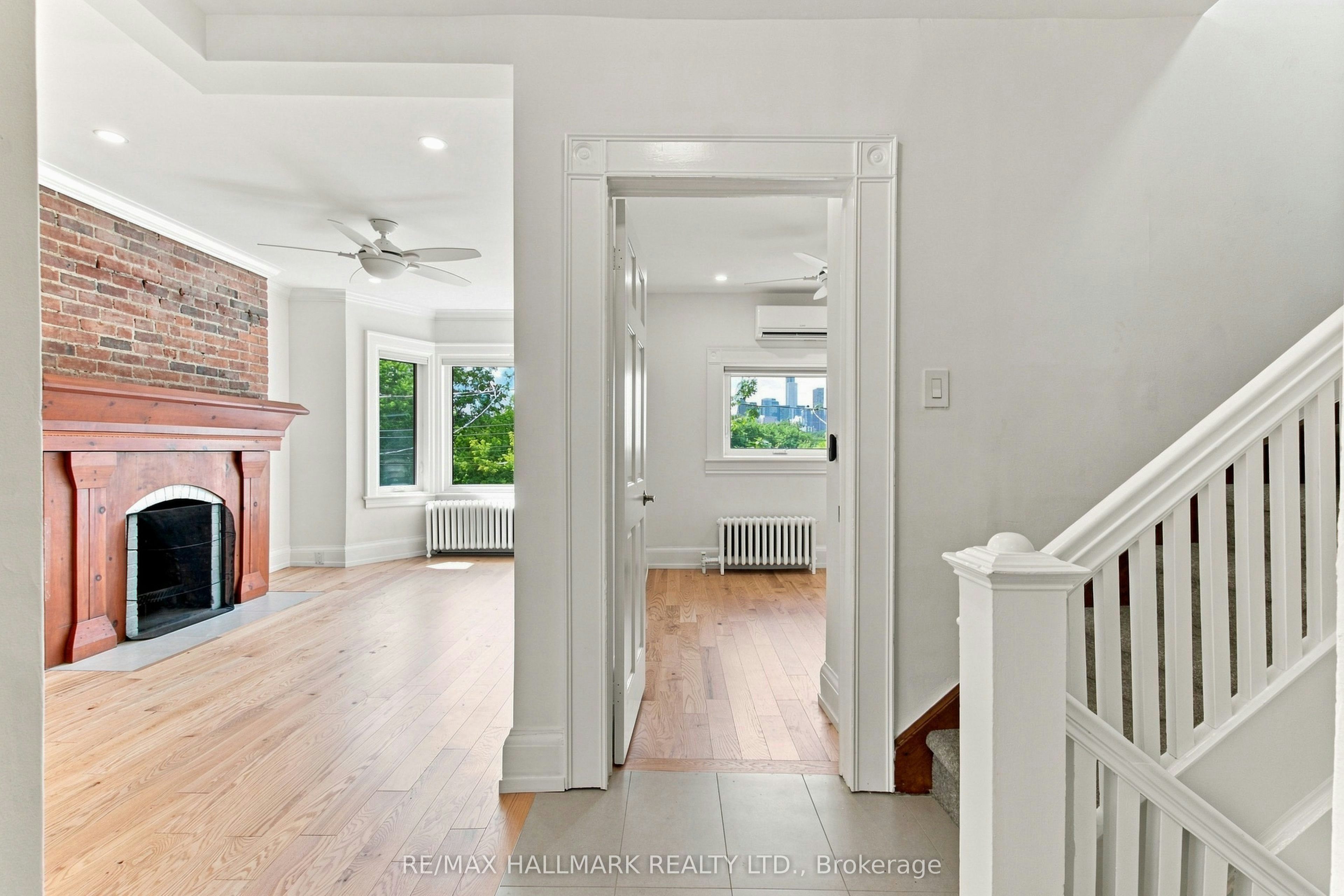 Upper-553 Broadview Avenue, Toronto, ON, M4K 2N7