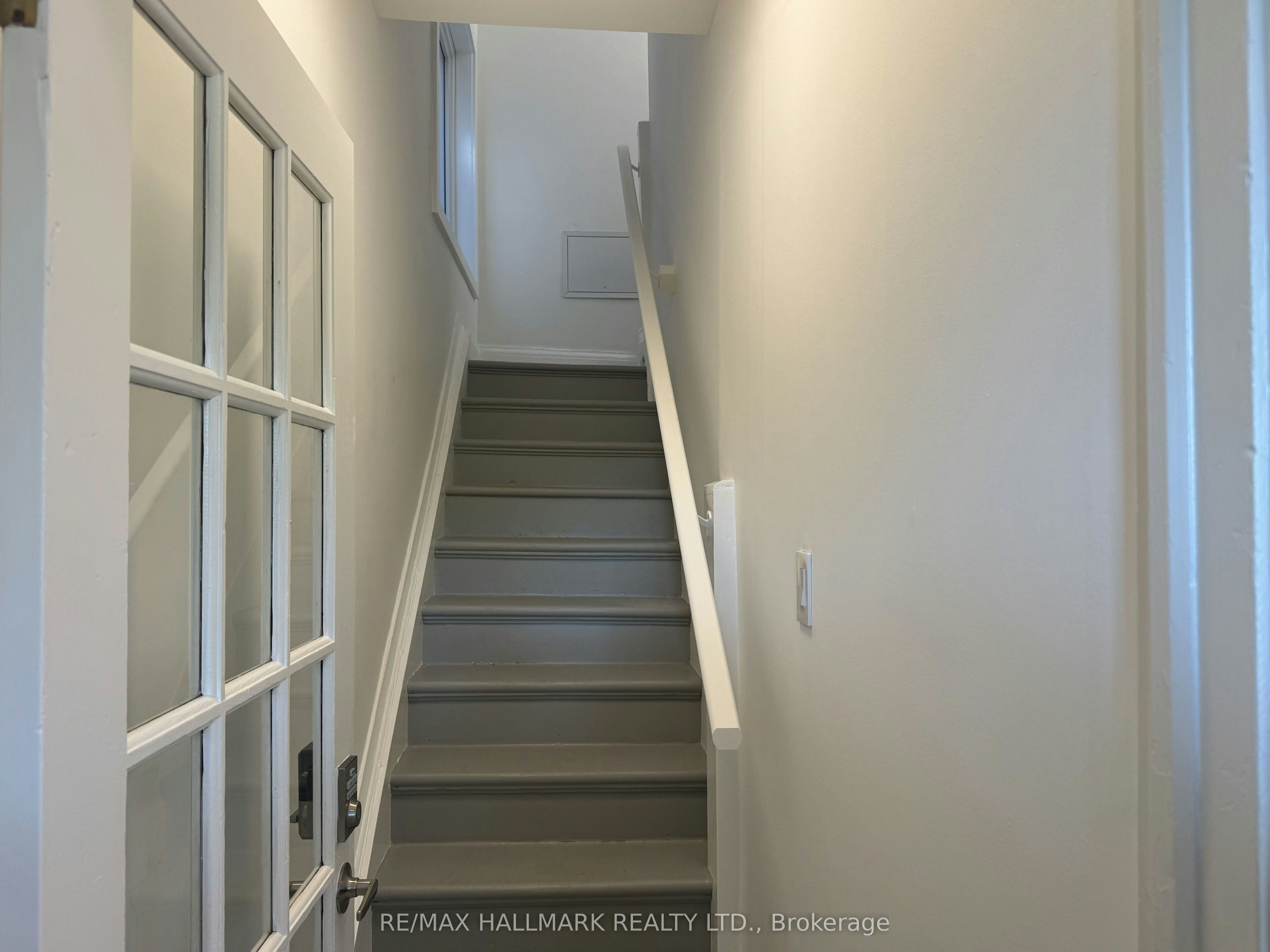 Upper-553 Broadview Avenue, Toronto, ON, M4K 2N7 - 4