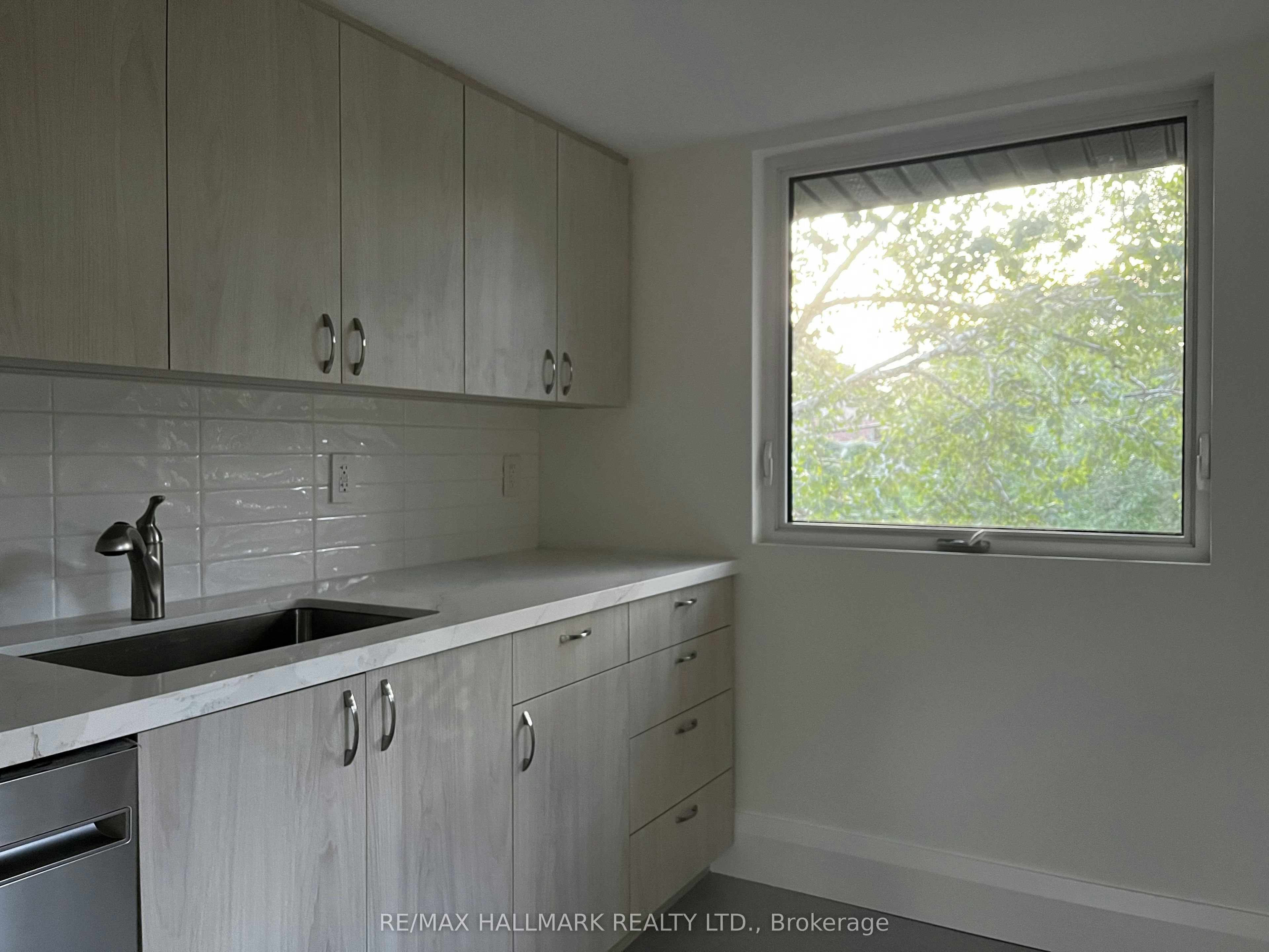 Upper-553 Broadview Avenue, Toronto, ON, M4K 2N7 - 15