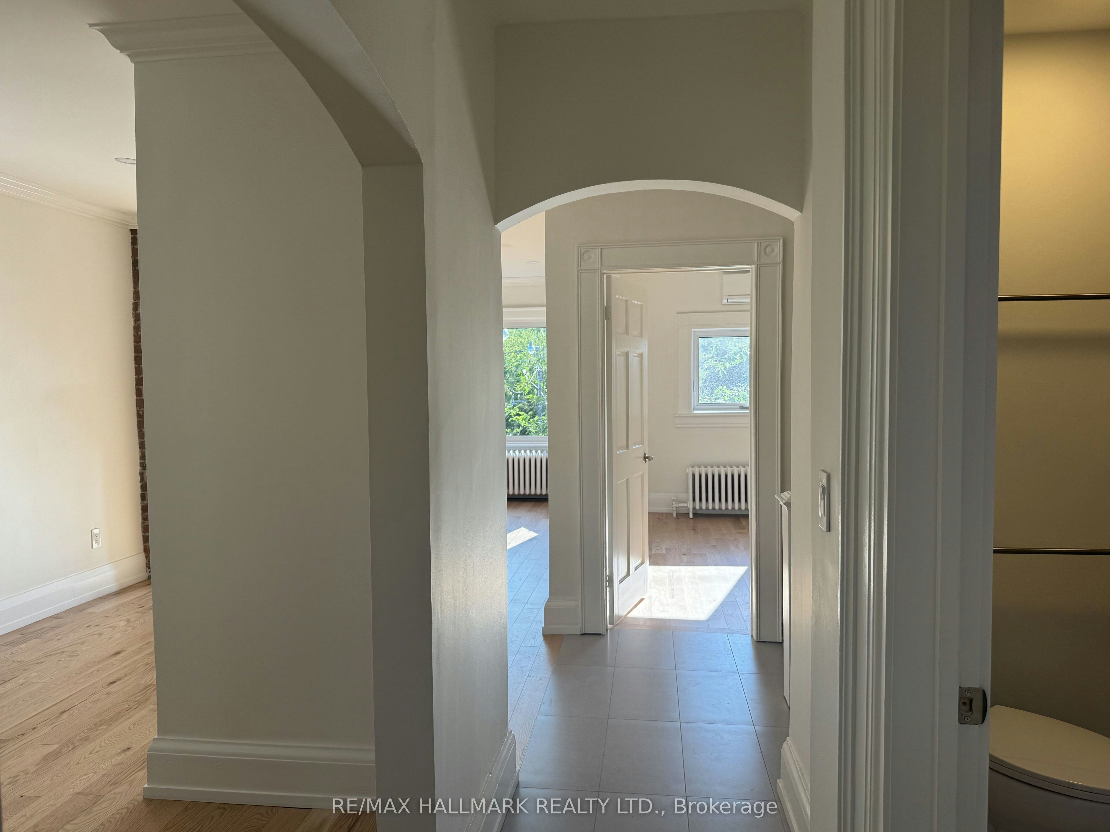 Upper-553 Broadview Avenue, Toronto, ON, M4K 2N7 - 11