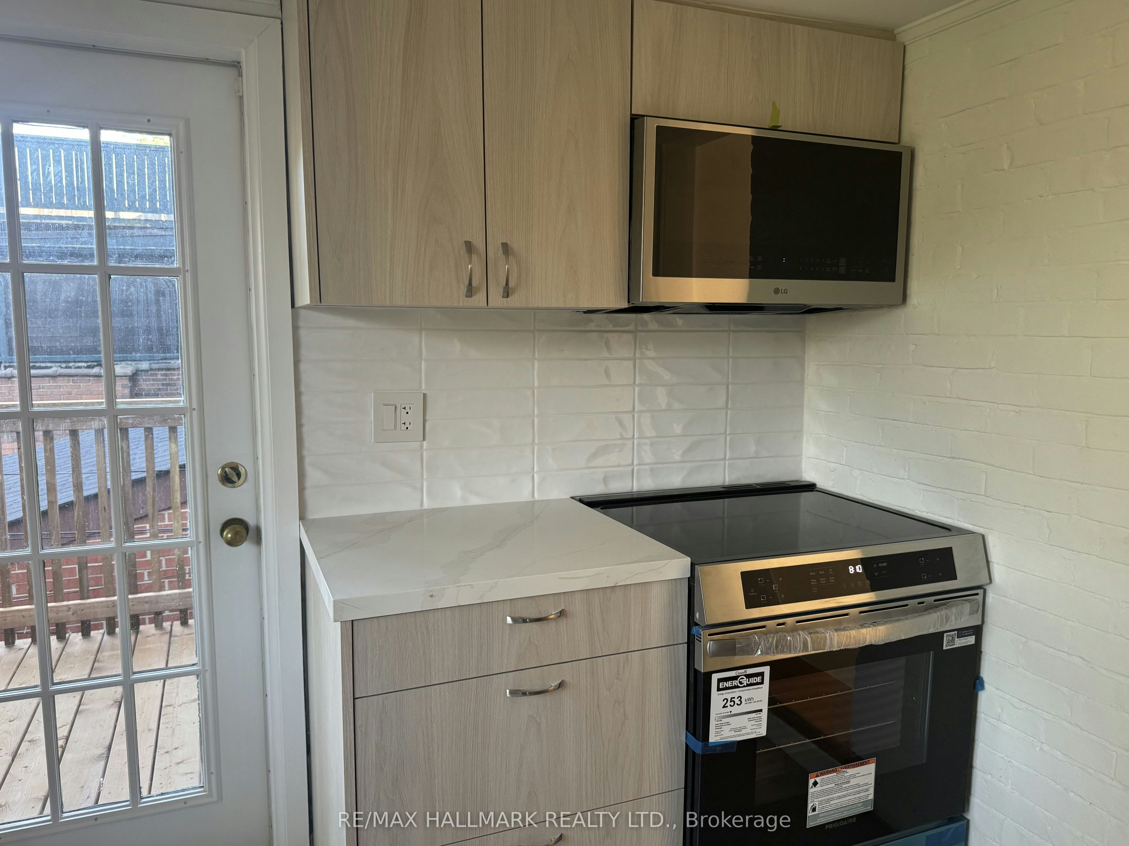 Upper-553 Broadview Avenue, Toronto, ON, M4K 2N7 - 16